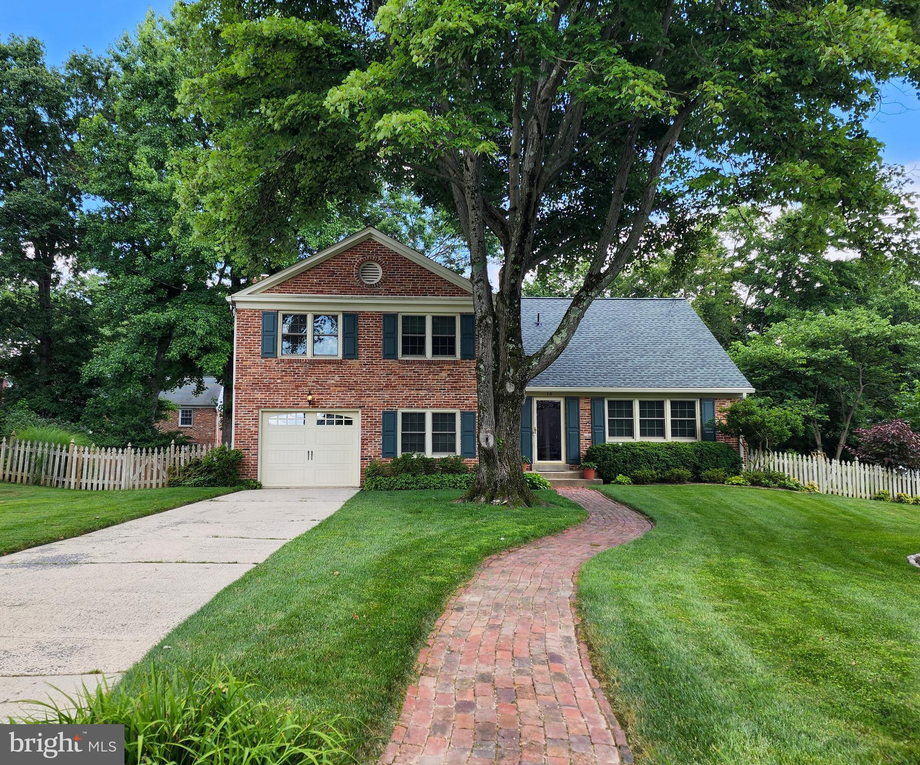 MONTGOMERY SQUARE - Residential