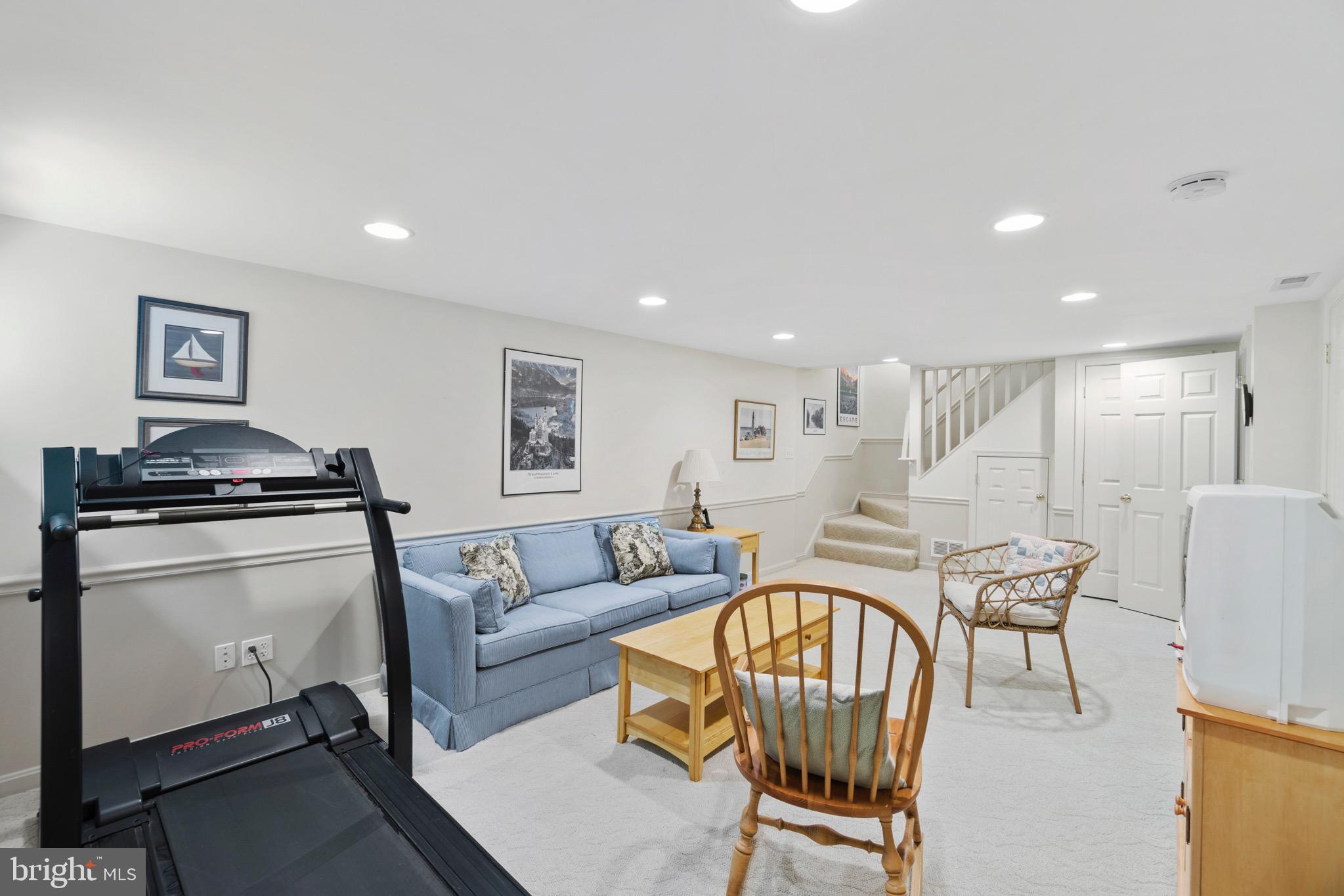 MONTGOMERY SQUARE - Residential