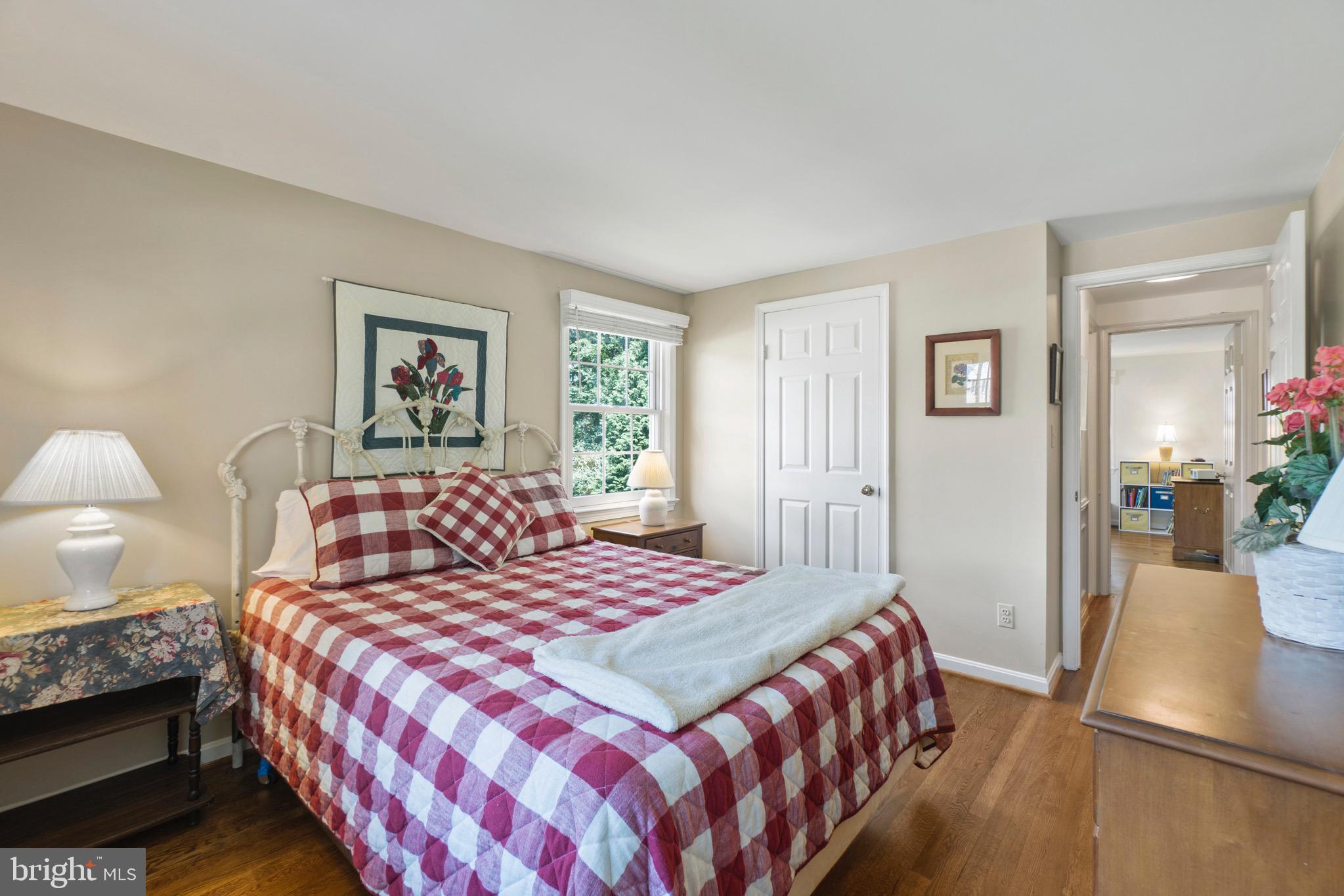 MONTGOMERY SQUARE - Residential