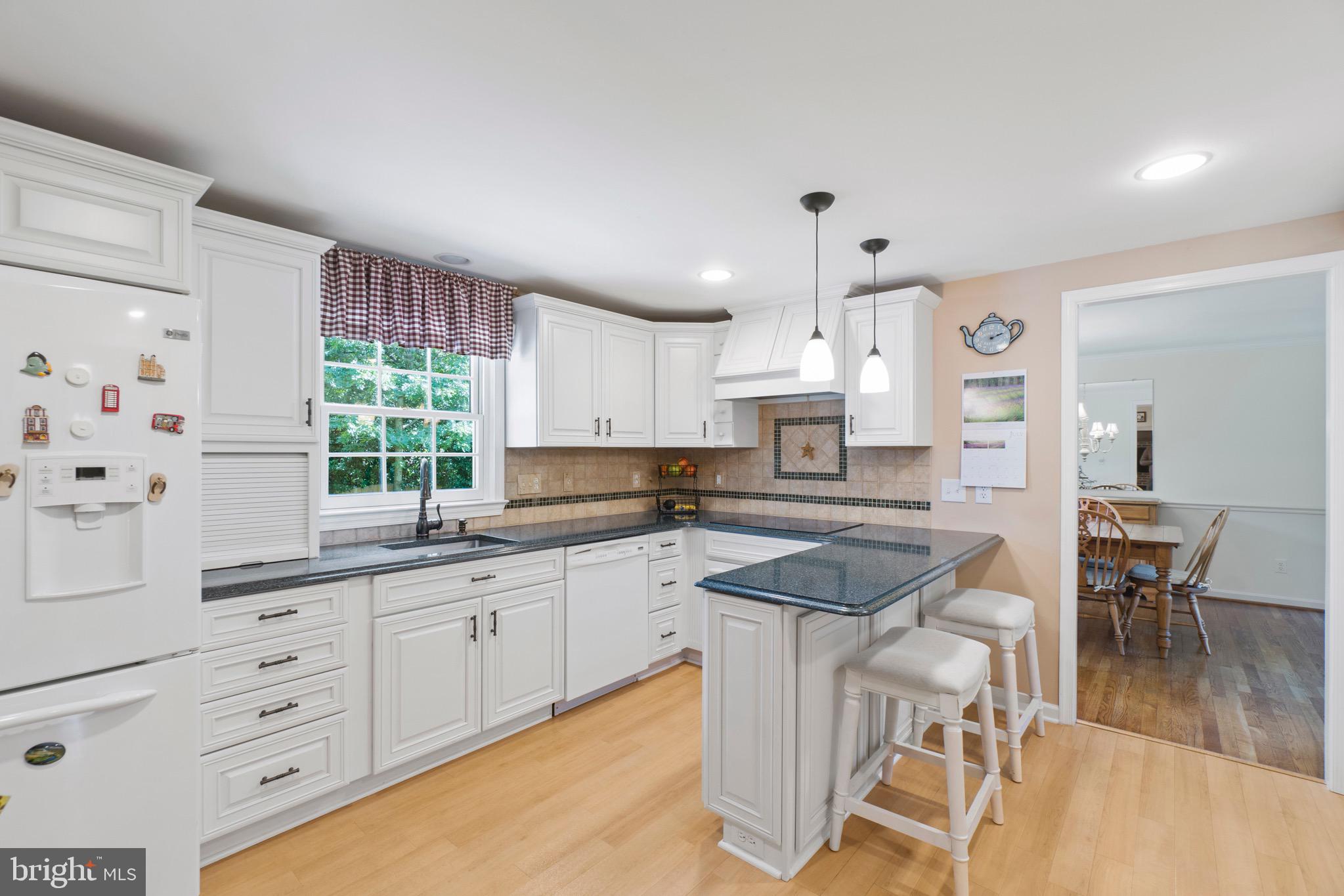 MONTGOMERY SQUARE - Residential