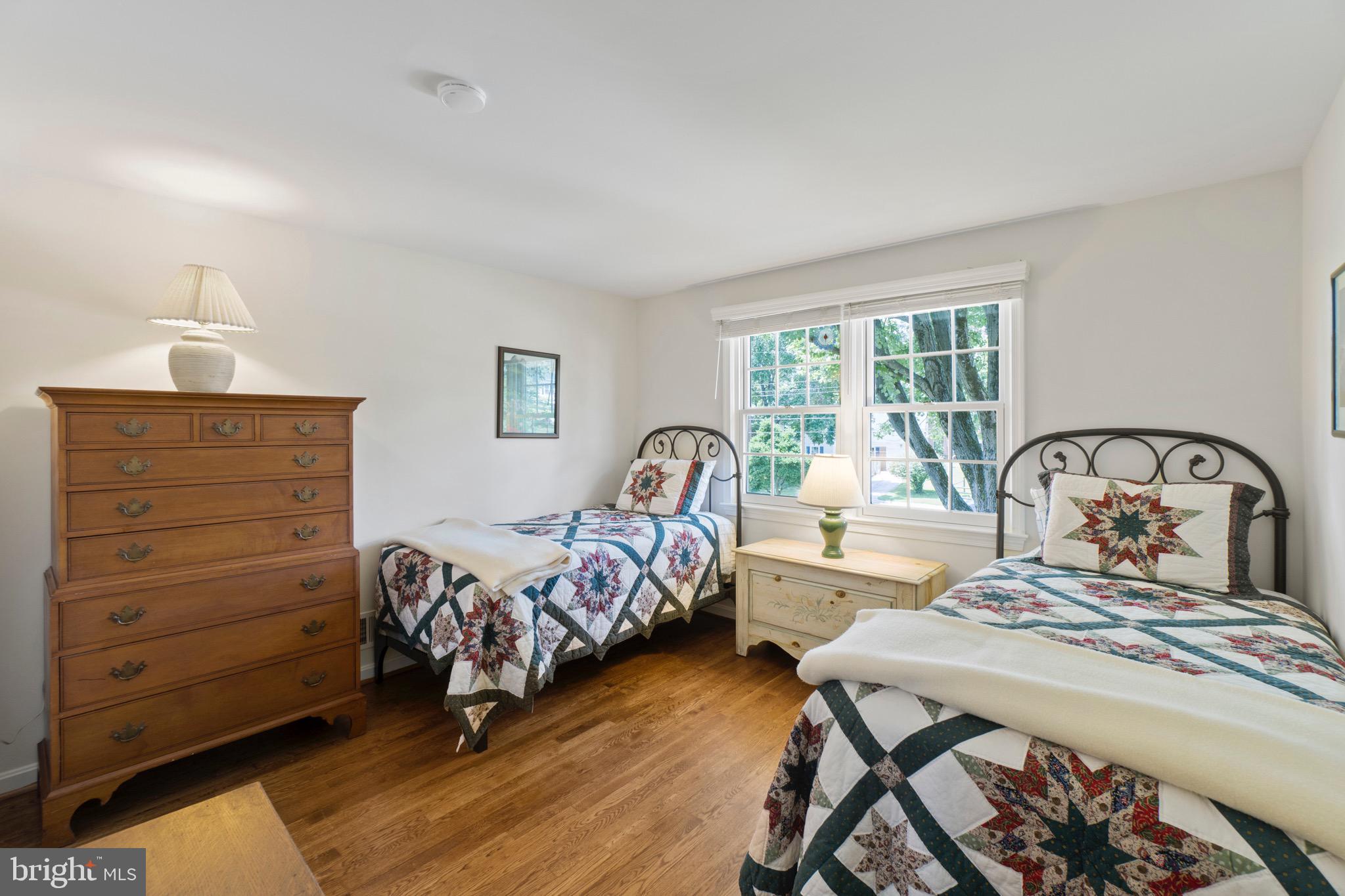 MONTGOMERY SQUARE - Residential