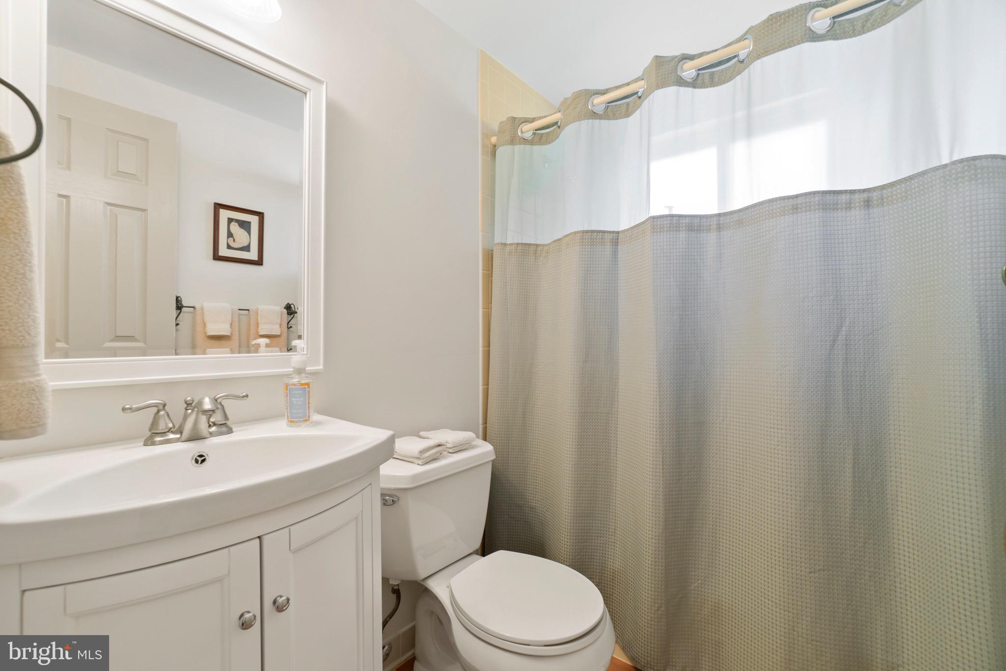 MONTGOMERY SQUARE - Residential