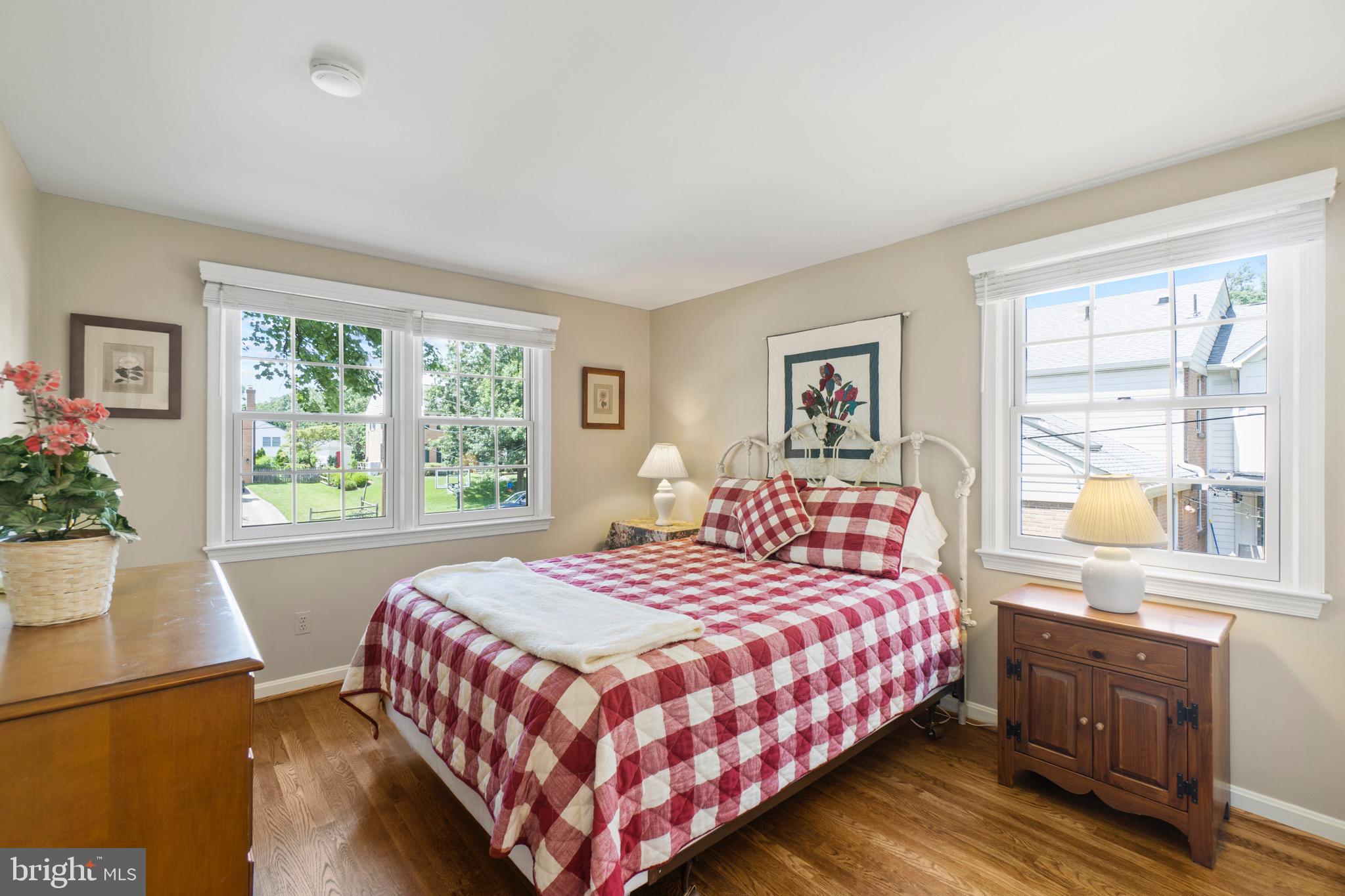 MONTGOMERY SQUARE - Residential