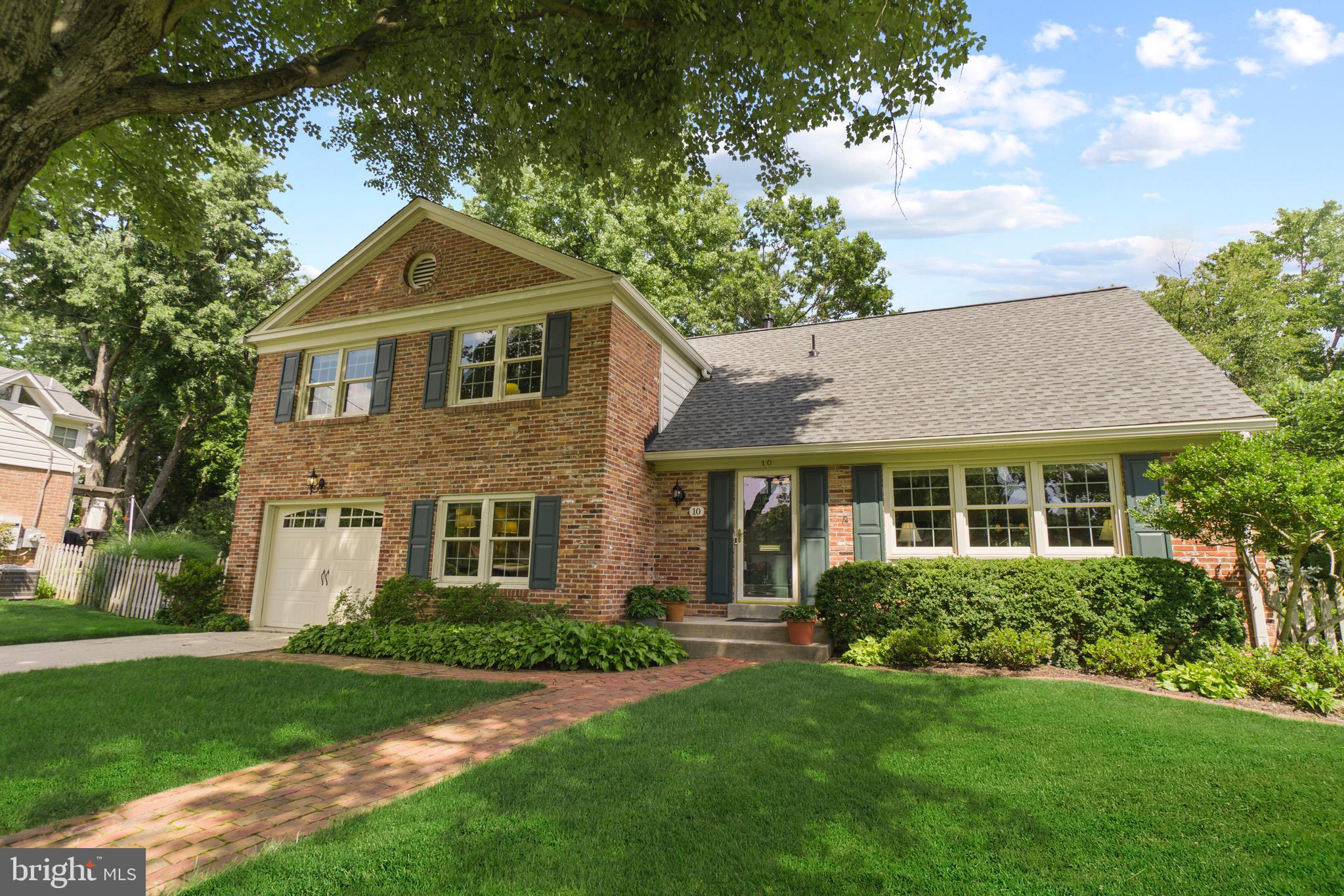 MONTGOMERY SQUARE - Residential