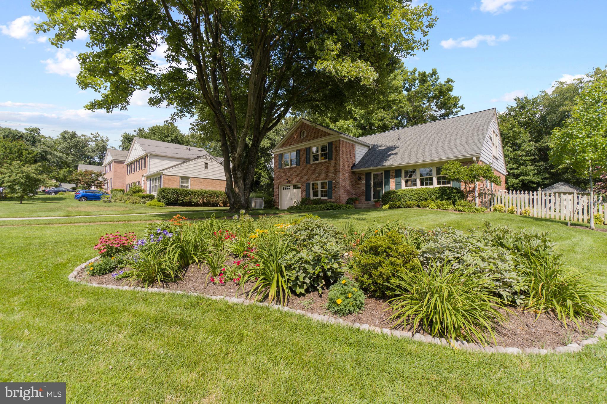 MONTGOMERY SQUARE - Residential