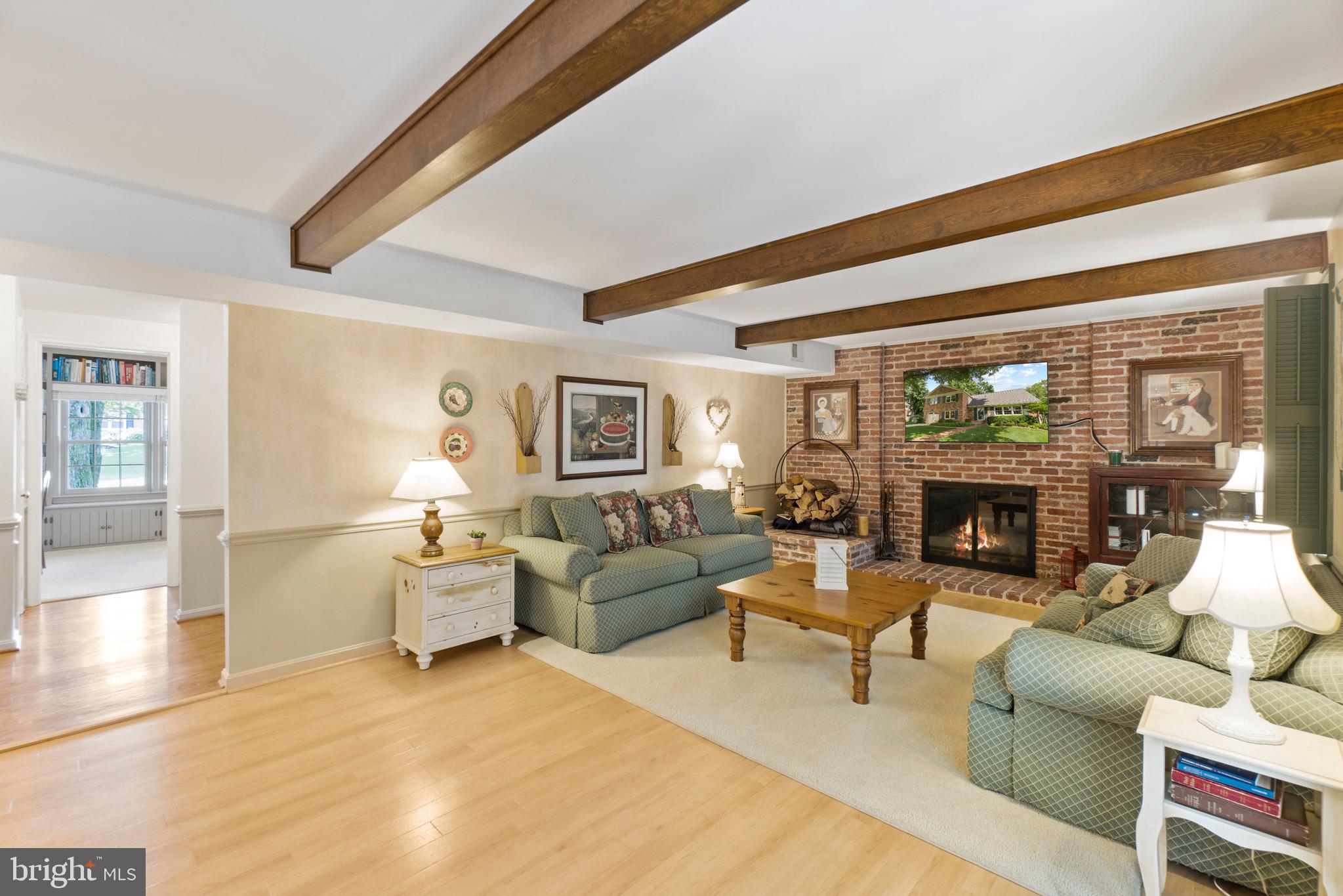 MONTGOMERY SQUARE - Residential