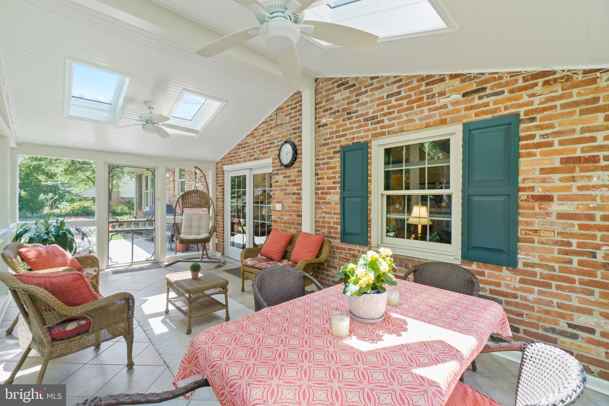 MONTGOMERY SQUARE - Residential