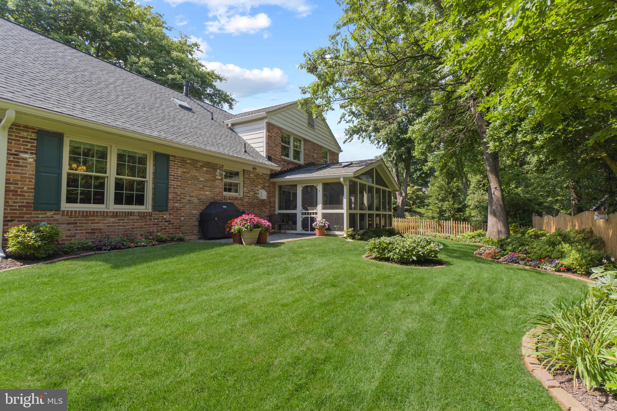 MONTGOMERY SQUARE - Residential