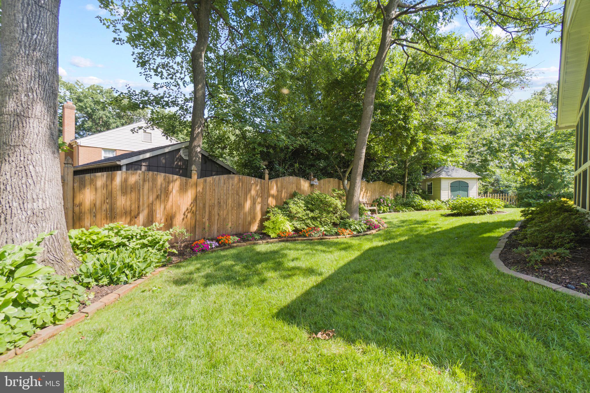 MONTGOMERY SQUARE - Residential