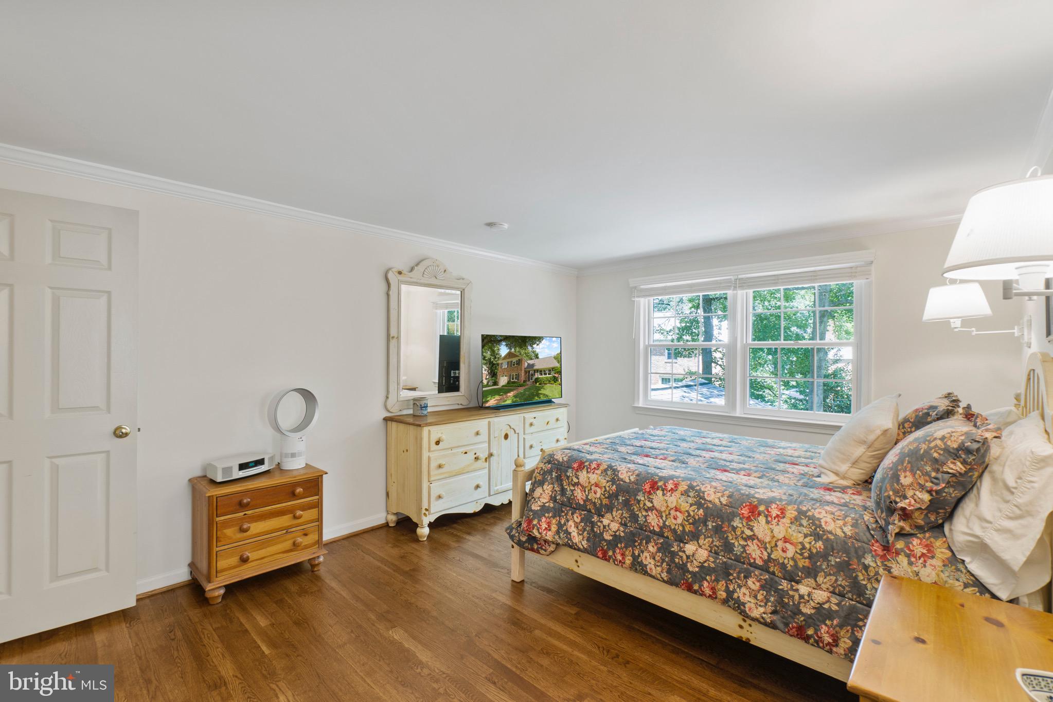 MONTGOMERY SQUARE - Residential