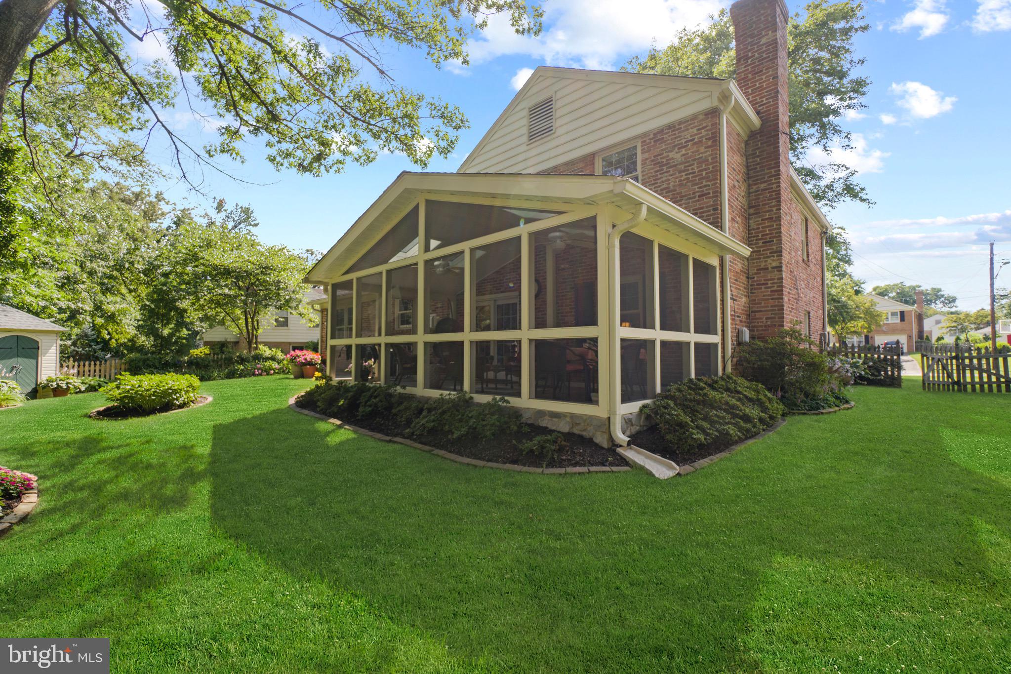 MONTGOMERY SQUARE - Residential