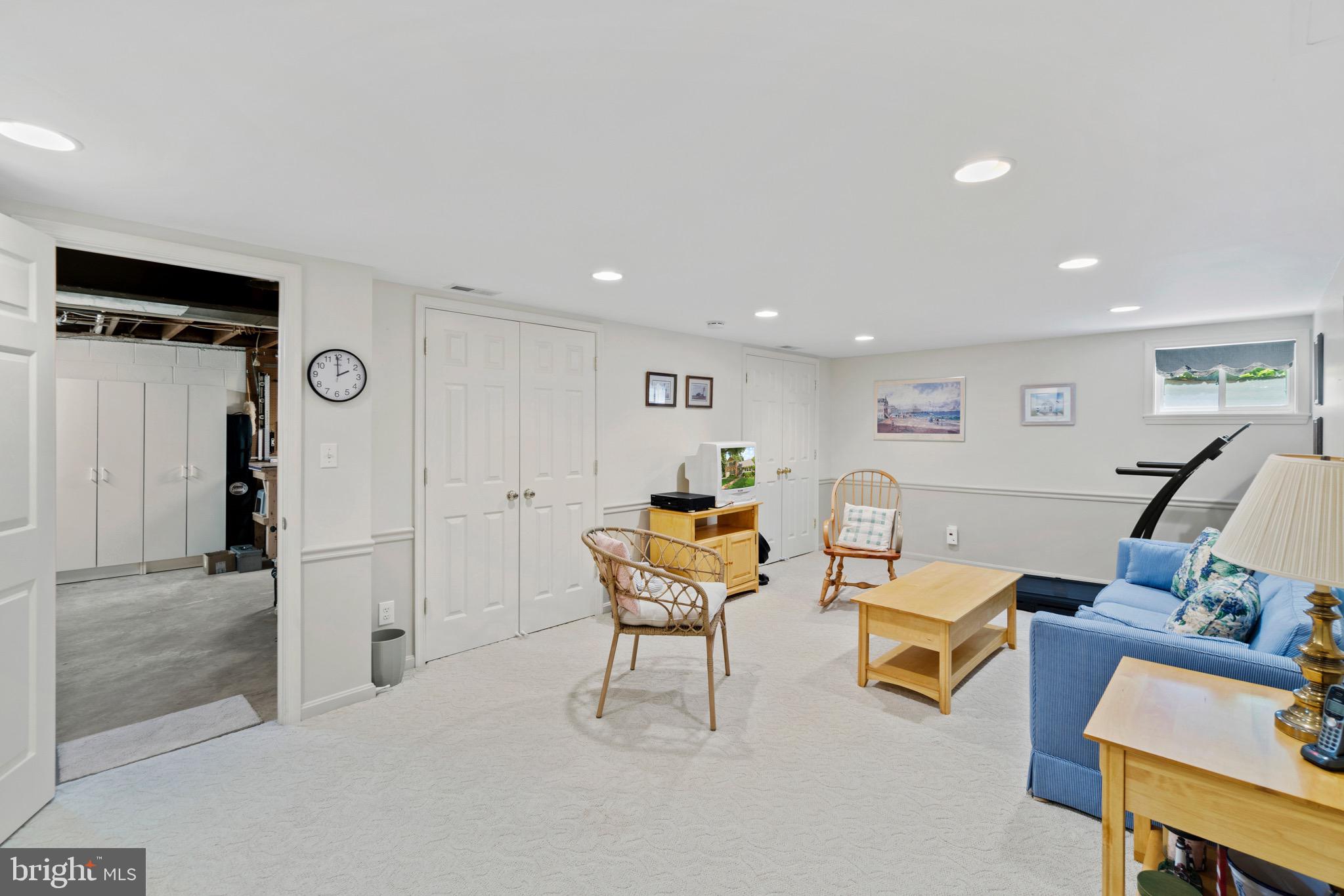 MONTGOMERY SQUARE - Residential