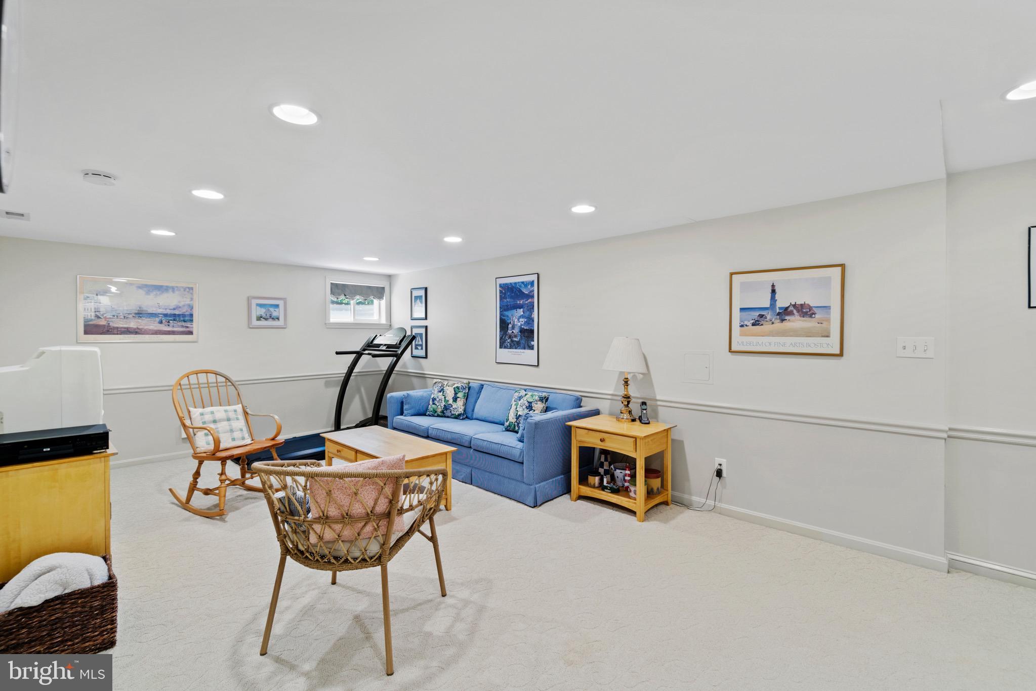 MONTGOMERY SQUARE - Residential