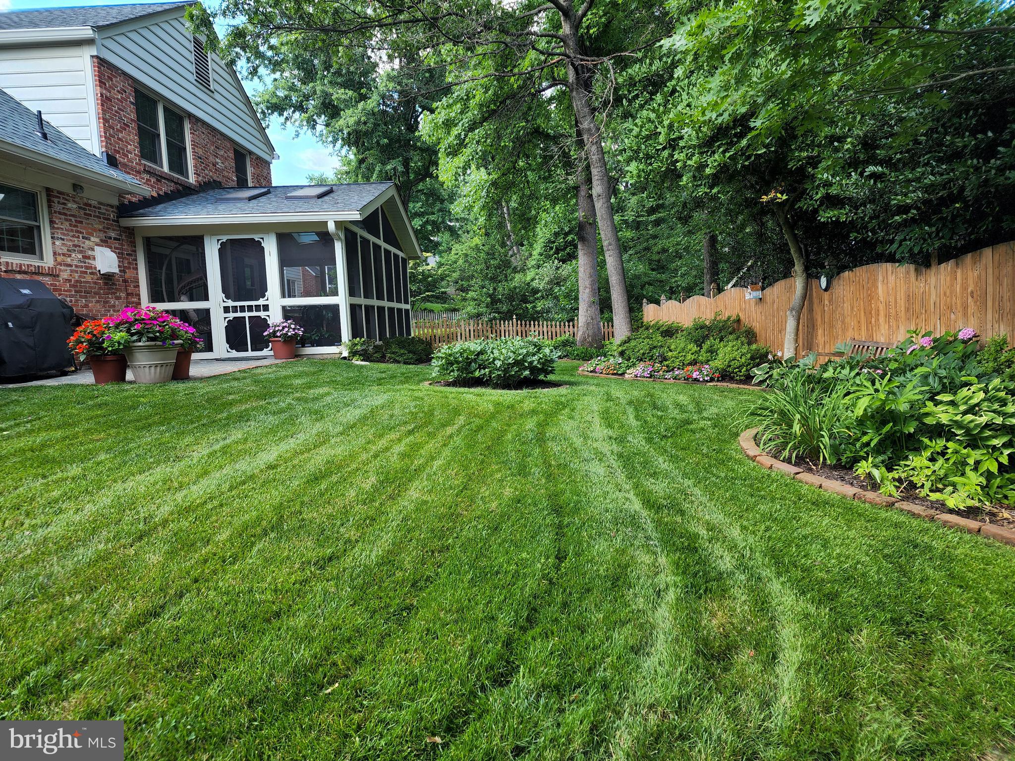 MONTGOMERY SQUARE - Residential
