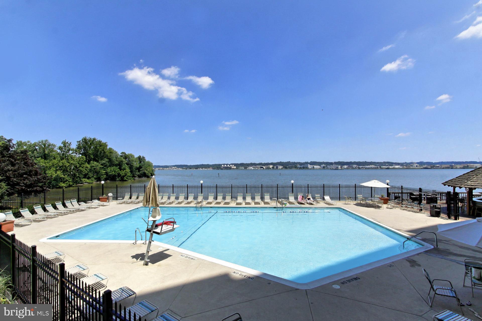 OLD TOWN ALEXANDRIA - Residential