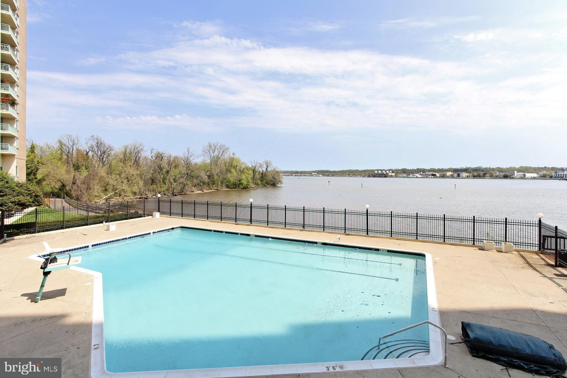 OLD TOWN ALEXANDRIA - Residential