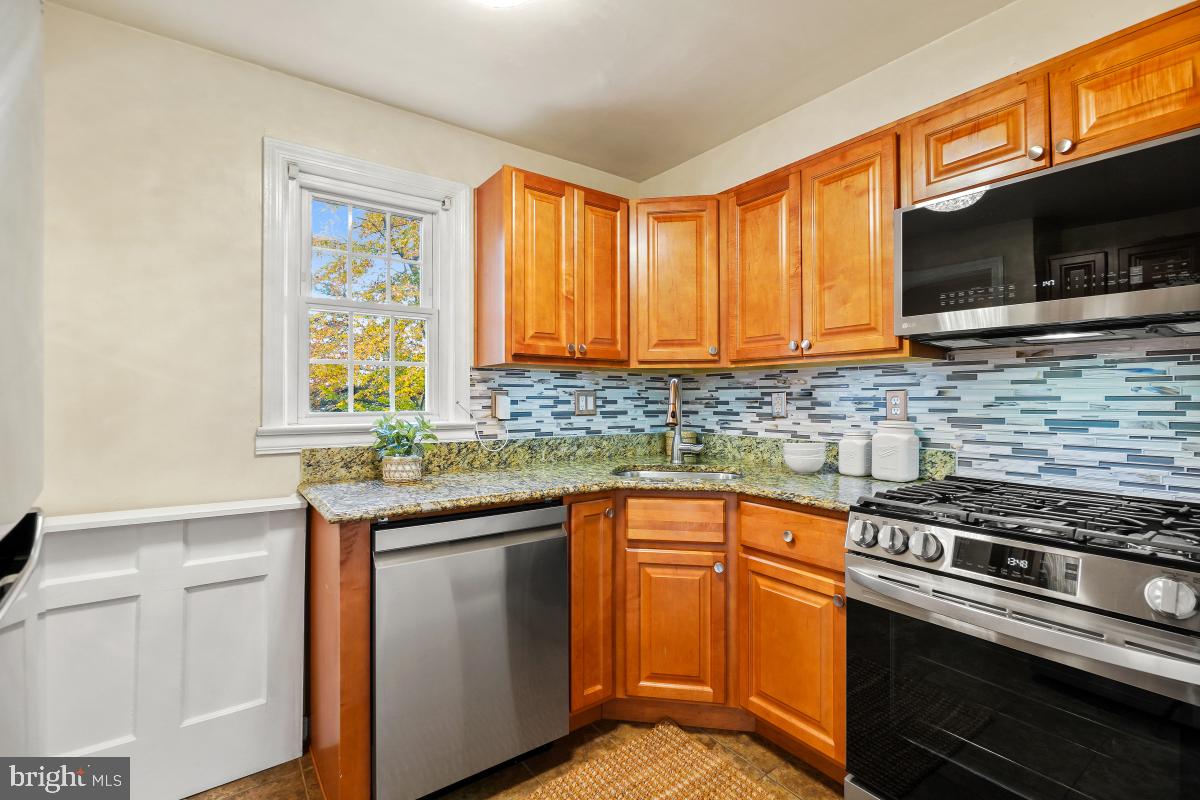 HOLLYWOOD ON THE HILL - Residential