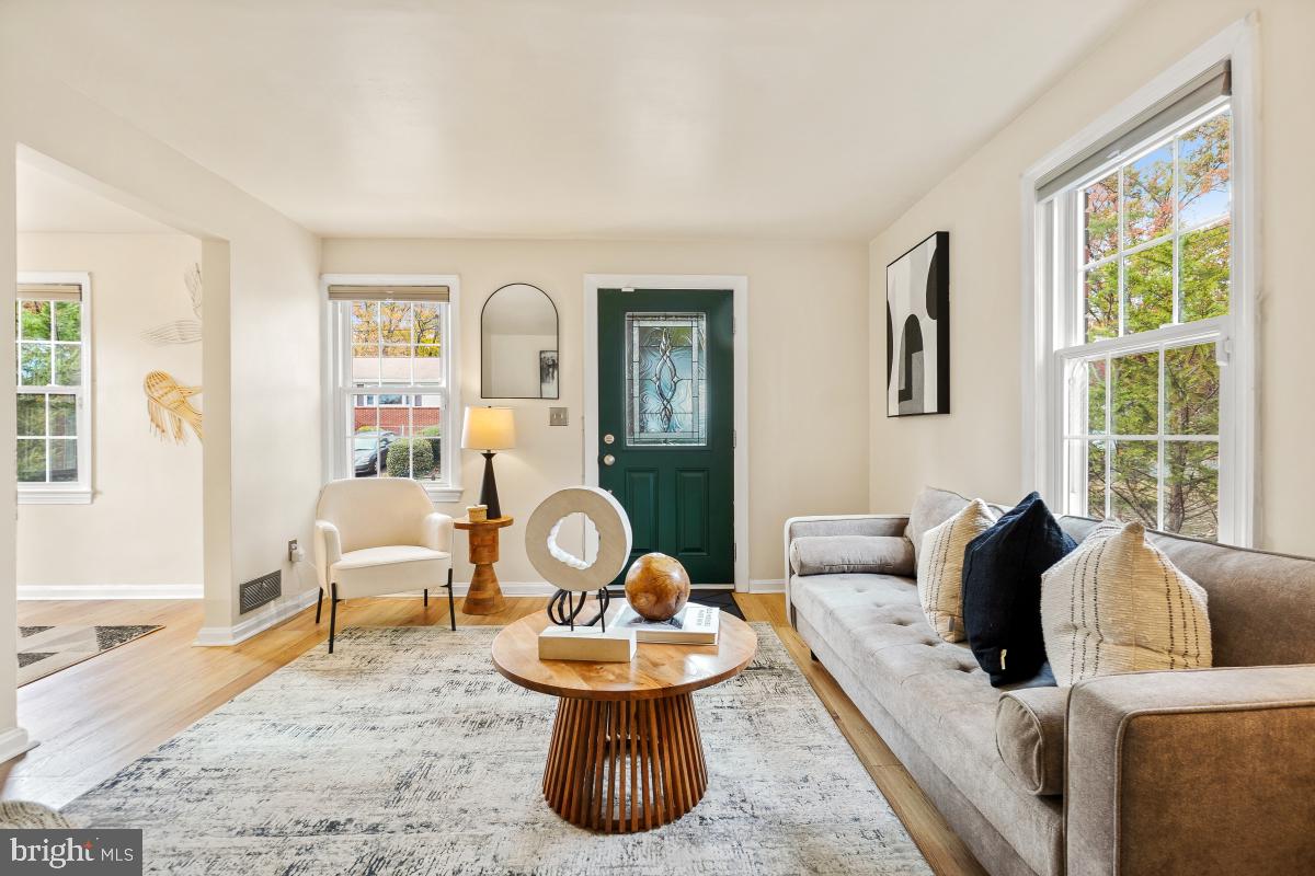 HOLLYWOOD ON THE HILL - Residential