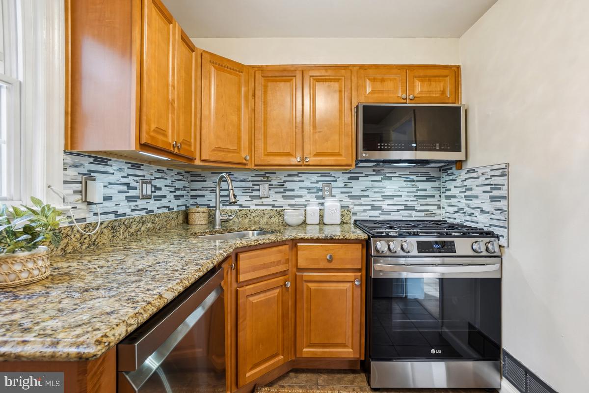 HOLLYWOOD ON THE HILL - Residential