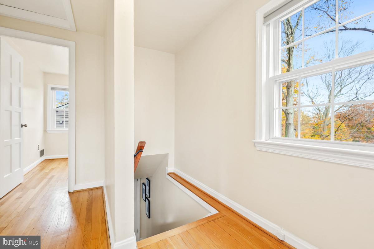 HOLLYWOOD ON THE HILL - Residential