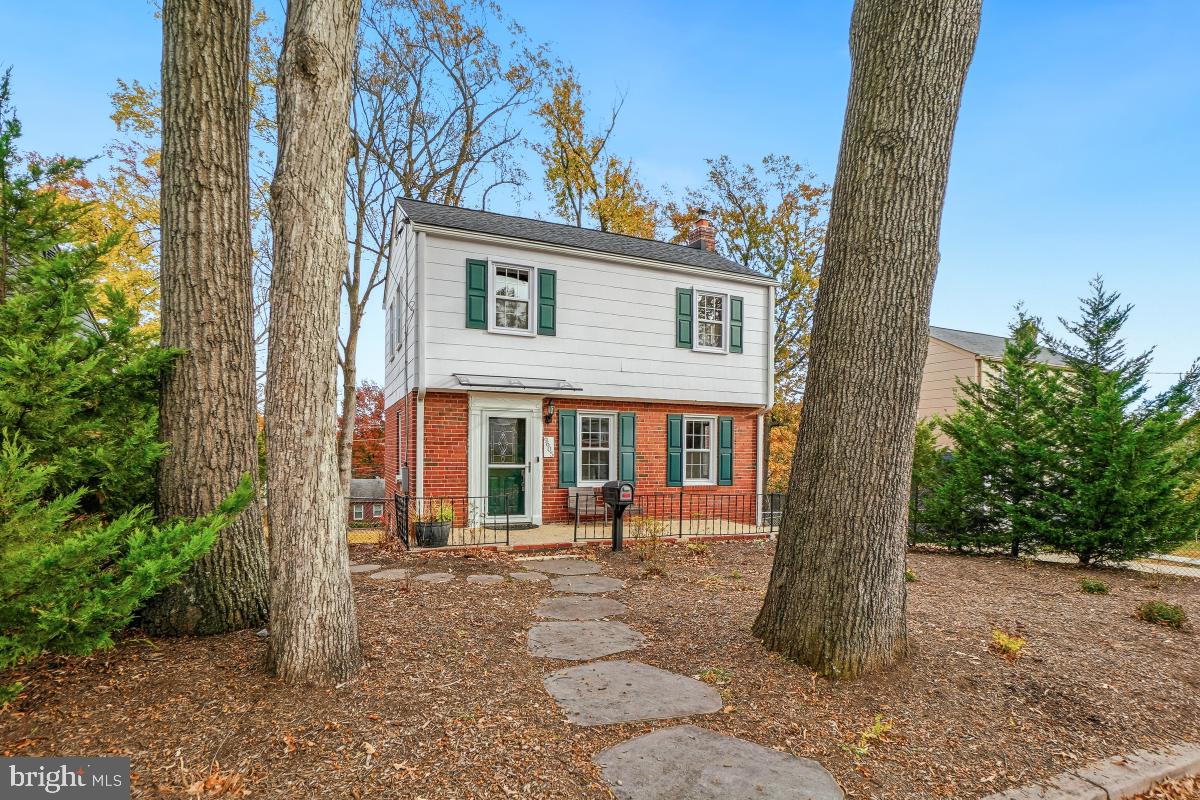 HOLLYWOOD ON THE HILL - Residential