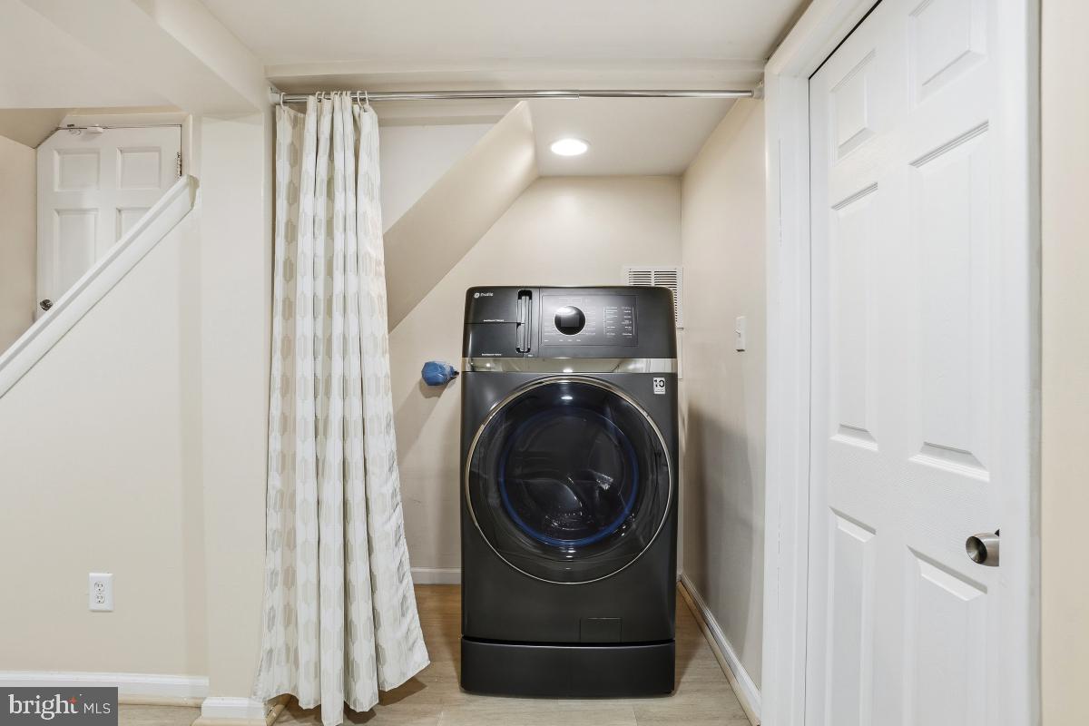 HOLLYWOOD ON THE HILL - Residential