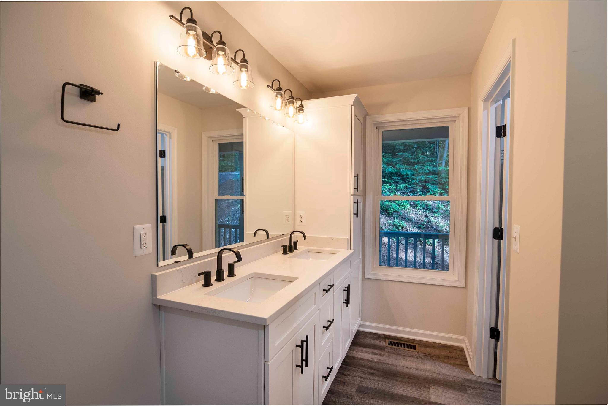 BLUE MOUNTAIN - Residential