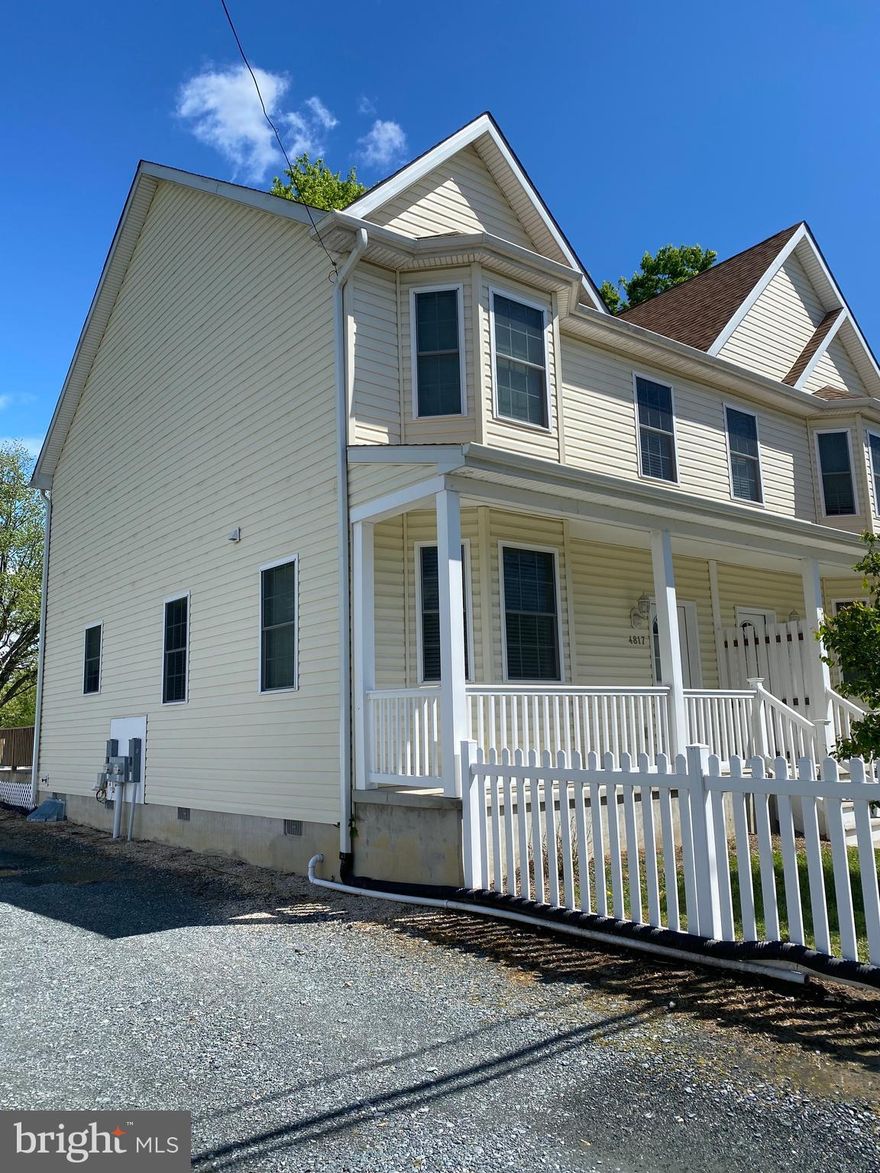 3 bedroom, 2.5 bath rental in the heart of Grasonville with incredible access to both the shore and Bay Bridge.  Located 4 minutes from the world-famous Kent Narrows bars and restaurants and minutes from the Queenstown outlets. The home has a one-car garage and plenty of parking. Granite countertops and an open floor plan make enjoying a meal at the breakfast bar ideal for any family. The primary bedroom has a walk in closet and en suite bathroom.  One month security deposit. Please complete the rent spree application online. Available immediately, one year lease.