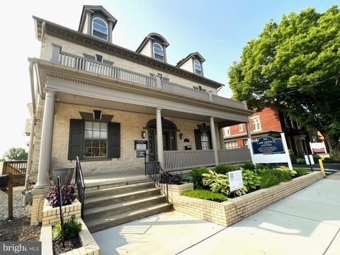 Photo of 15 Market Square, MANHEIM, PA 17545 (MLS # PALA2084202)