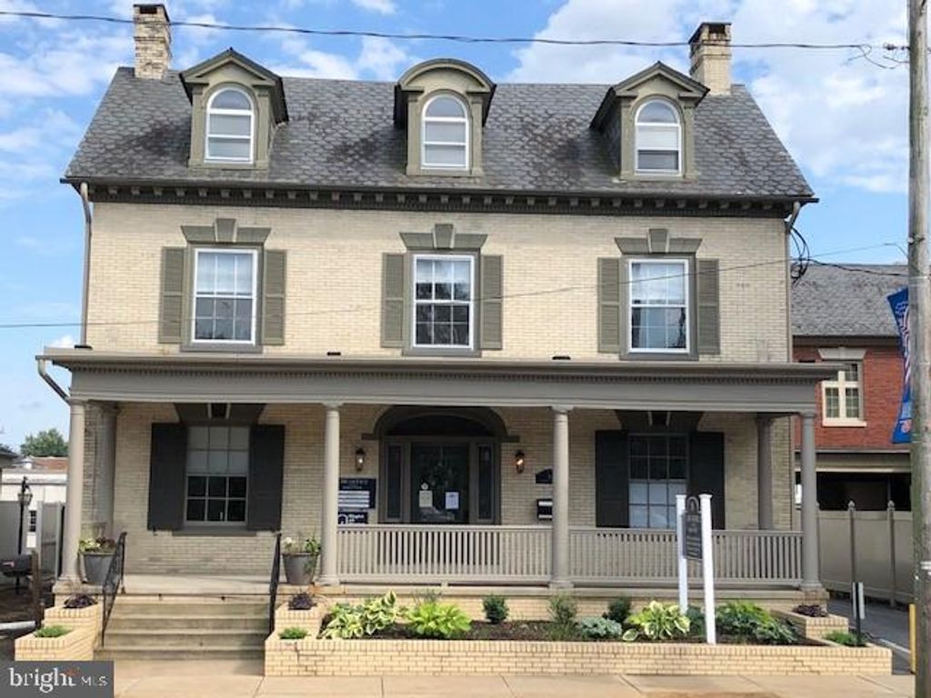 Photo of 15 Market Square, MANHEIM, PA 17545 (MLS # PALA2084202)
