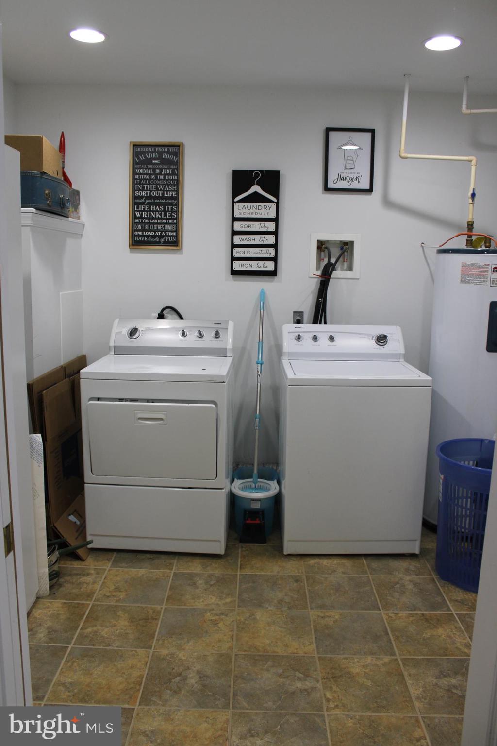 COLONIAL CROSSINGS - Residential