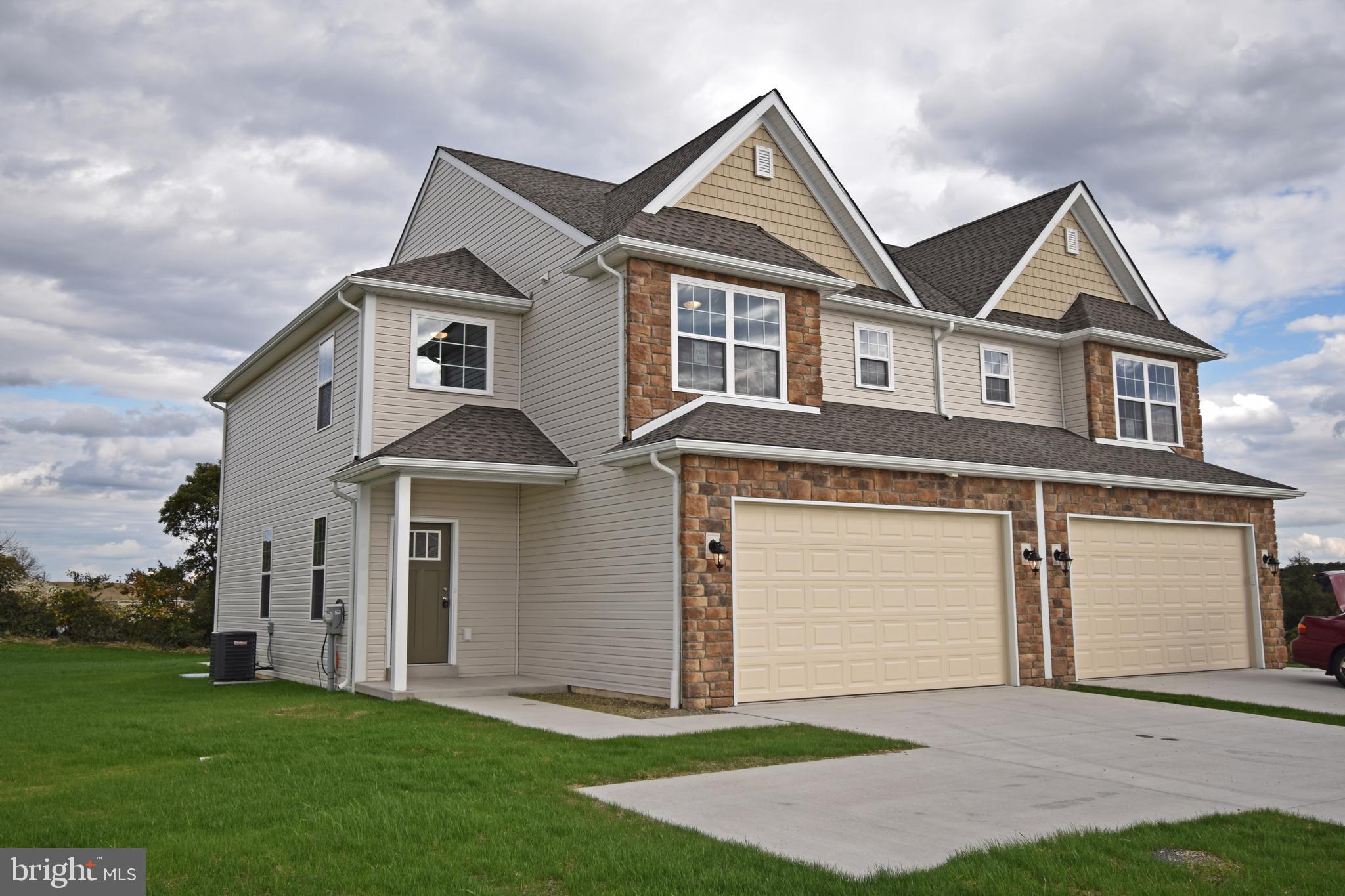MCINTOSH FARMS - Residential