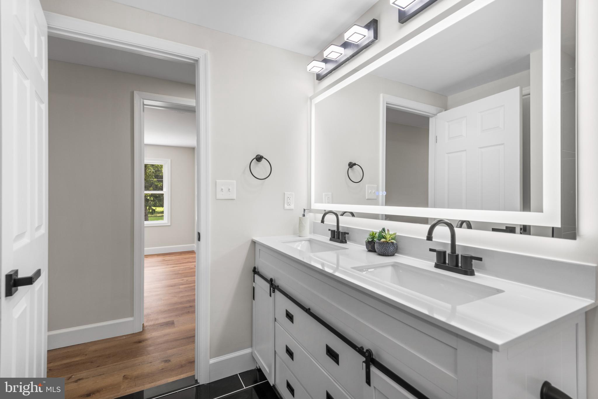 SUNRISE BEACH - Residential