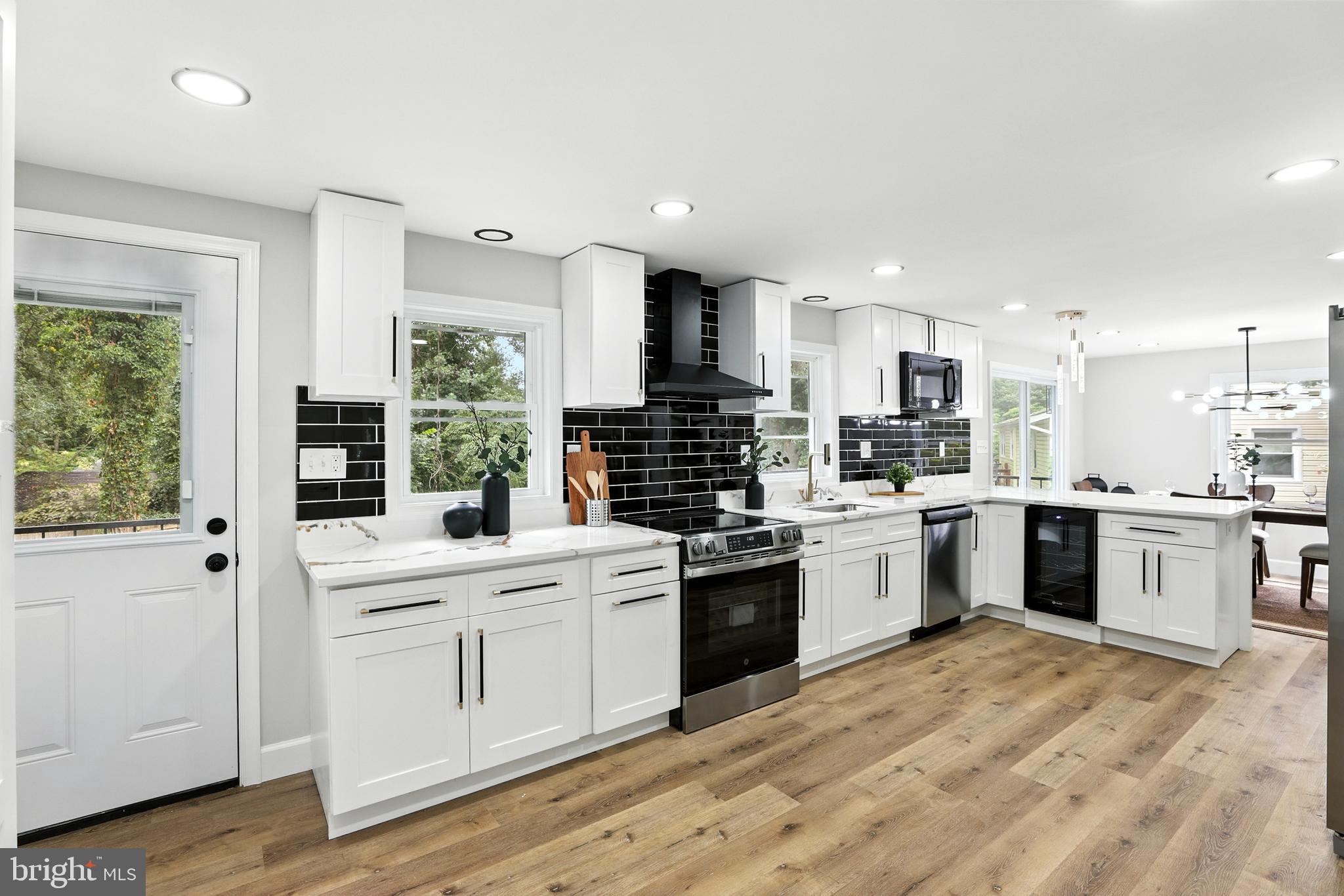 SUNRISE BEACH - Residential