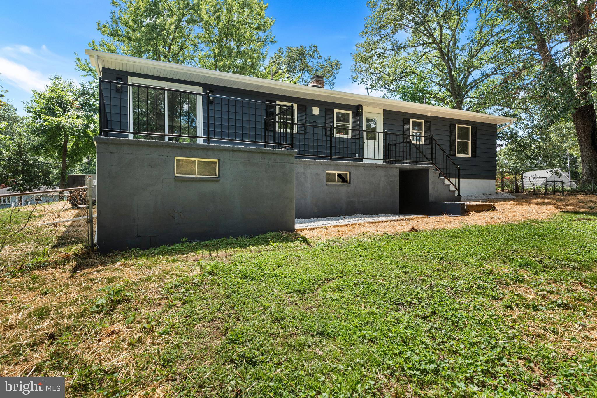 SUNRISE BEACH - Residential