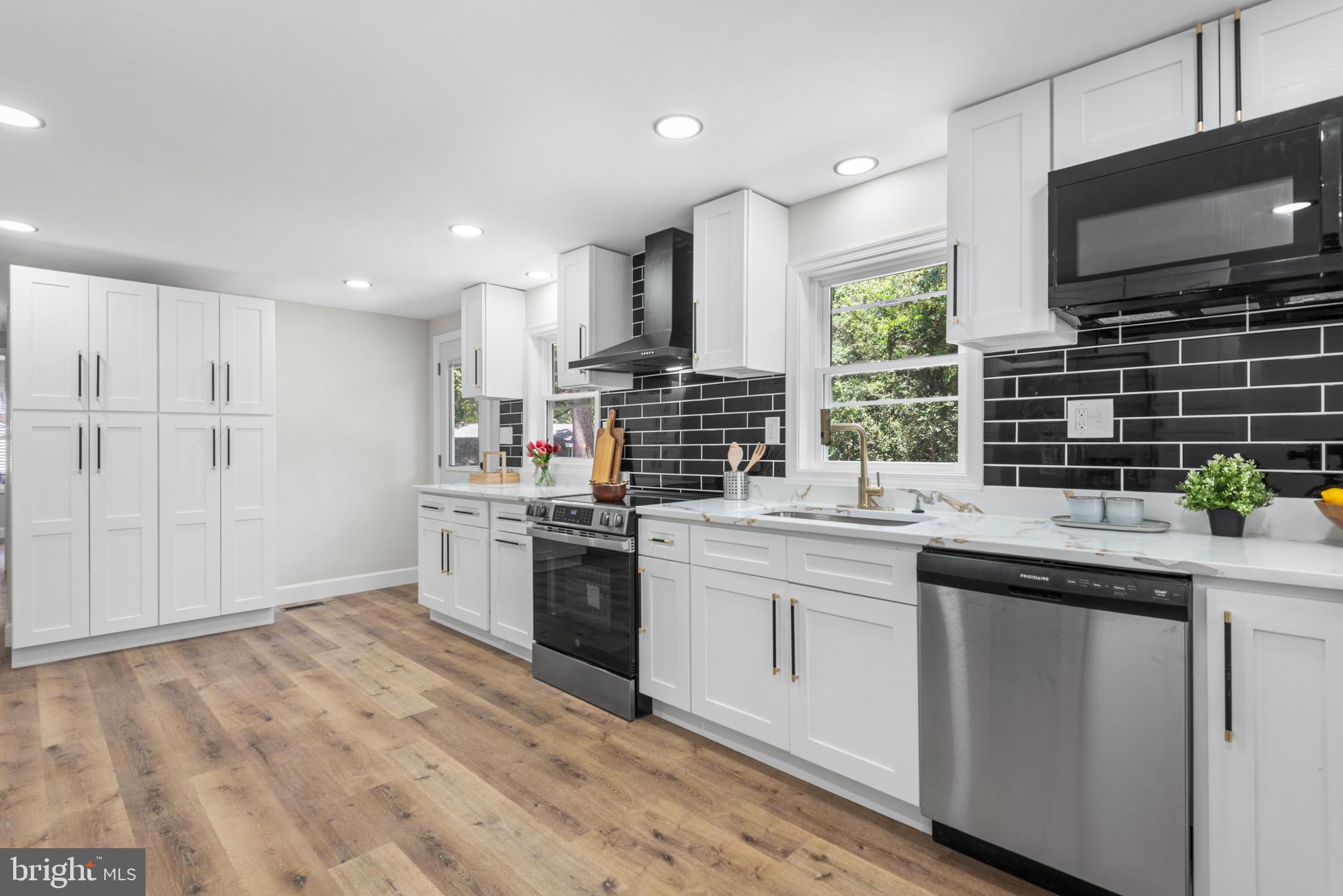 SUNRISE BEACH - Residential