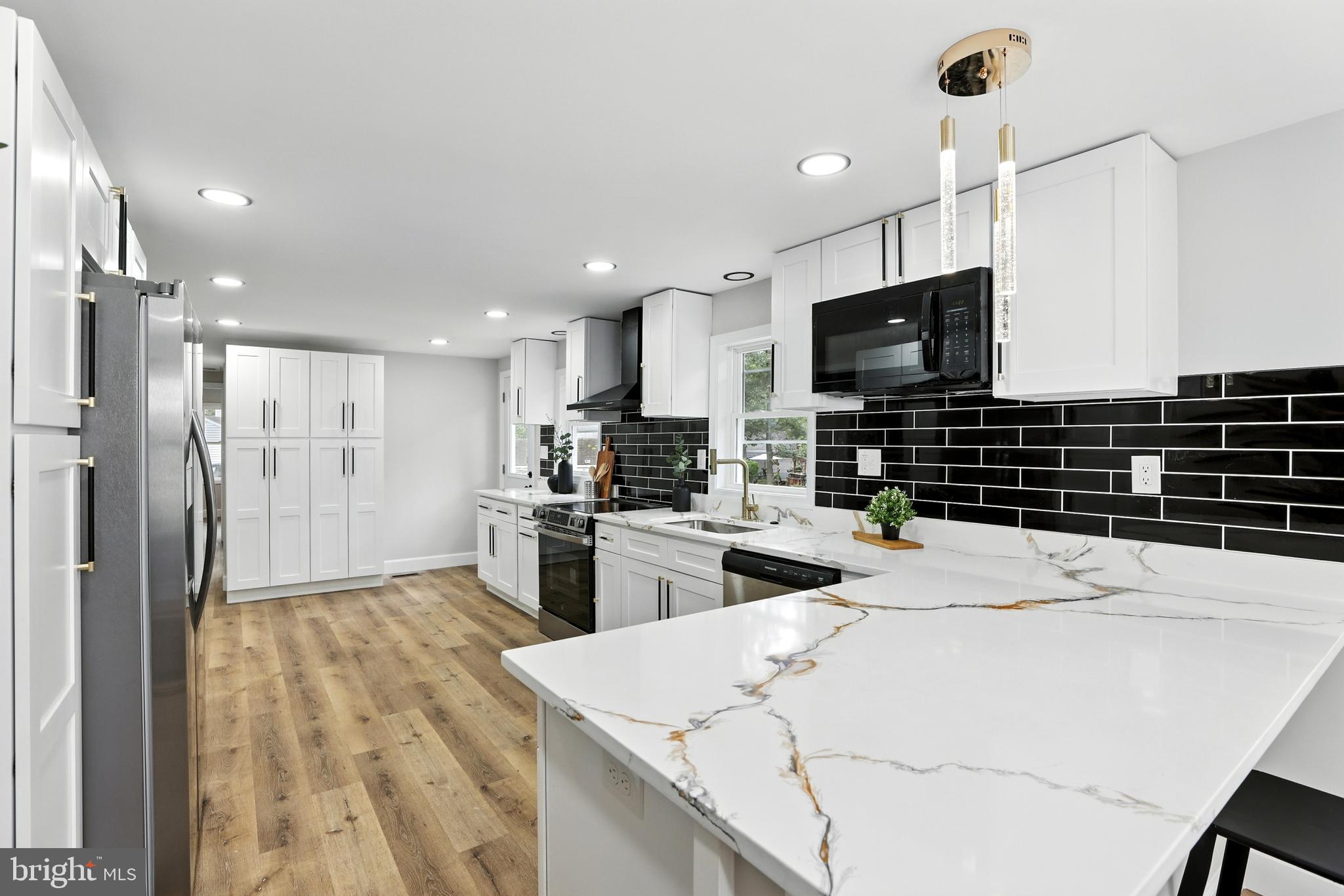 SUNRISE BEACH - Residential