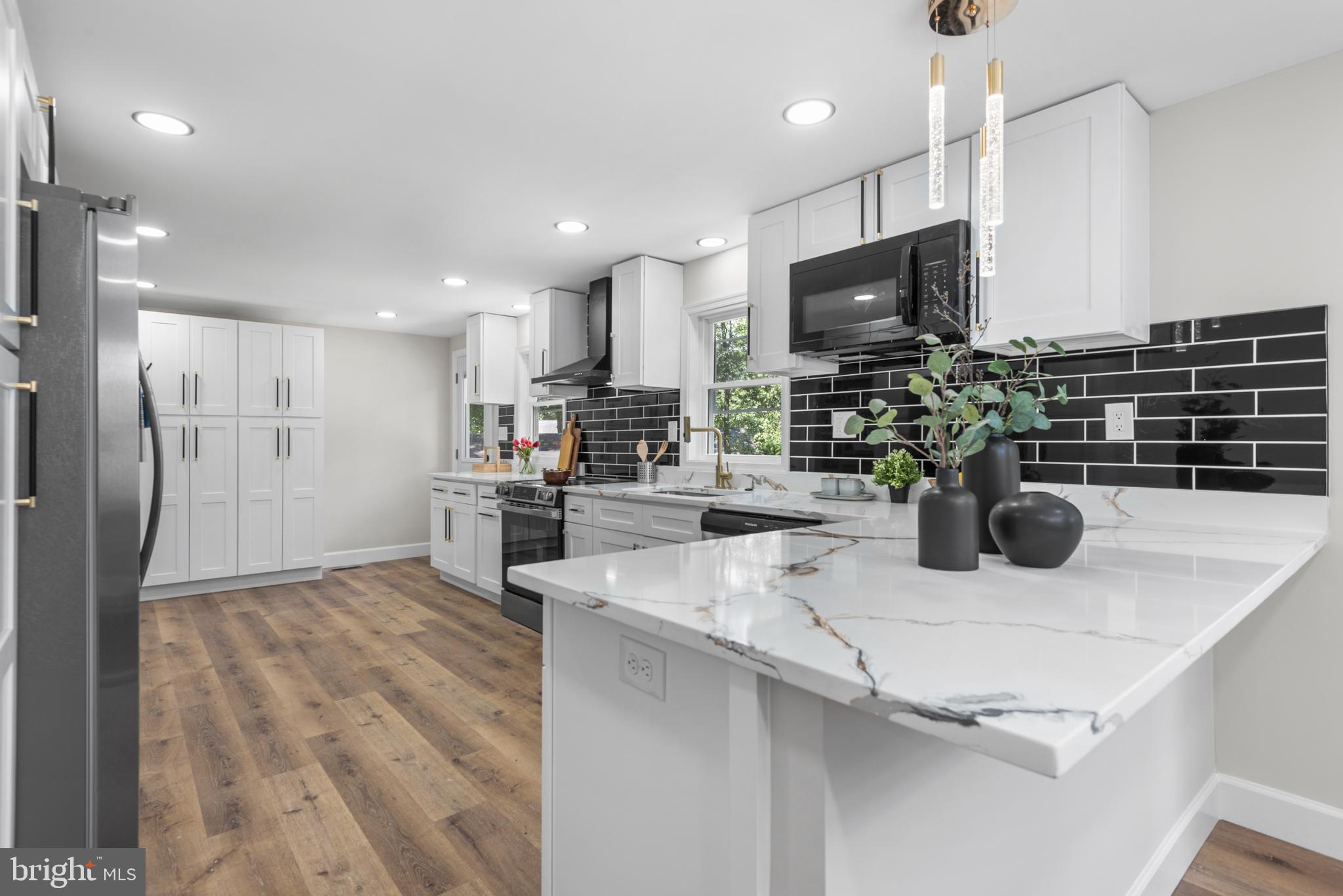 SUNRISE BEACH - Residential