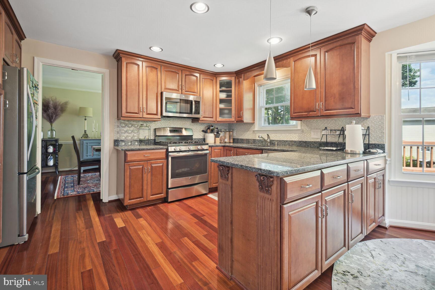 DERWOOD STATION - Residential