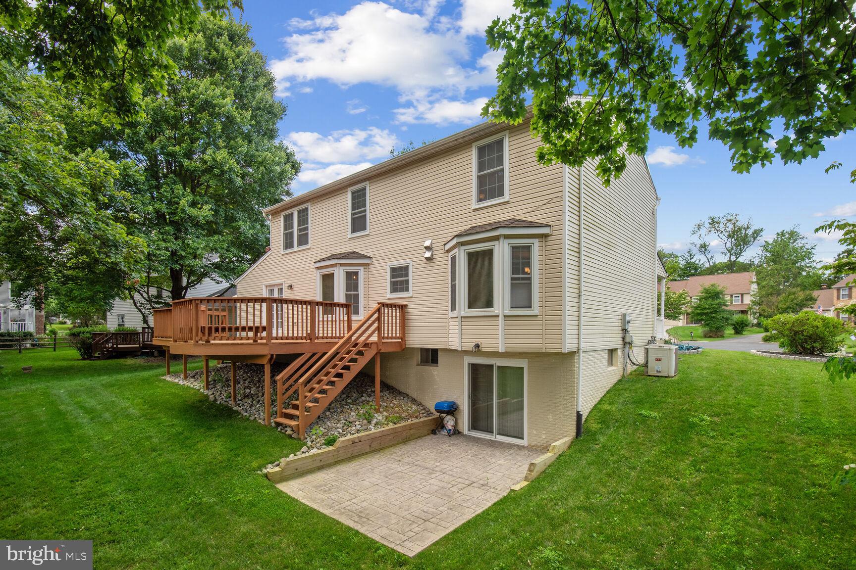 DERWOOD STATION - Residential