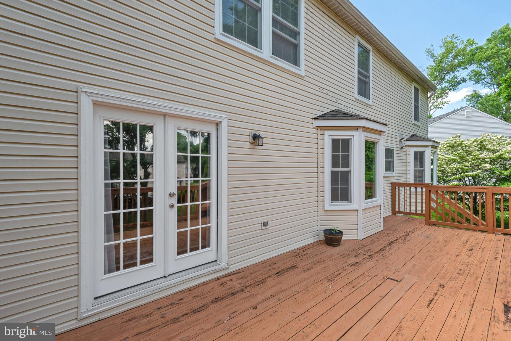 DERWOOD STATION - Residential