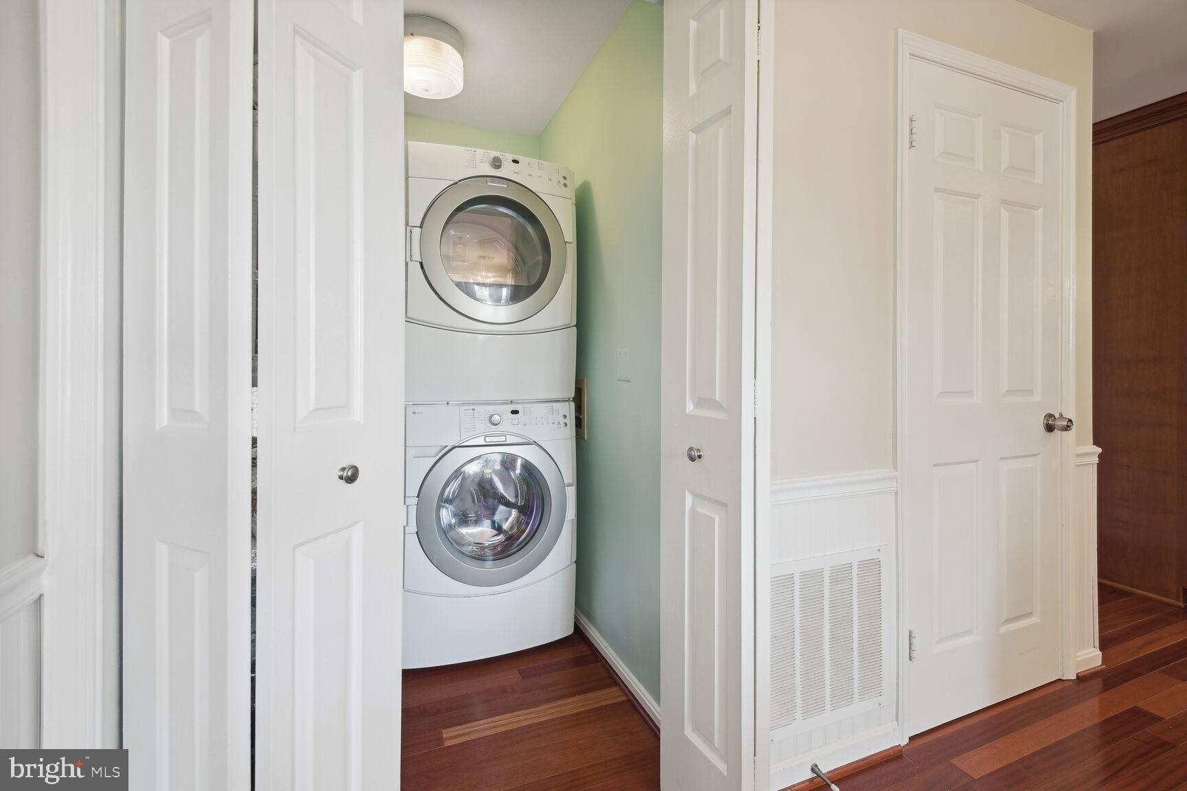 DERWOOD STATION - Residential