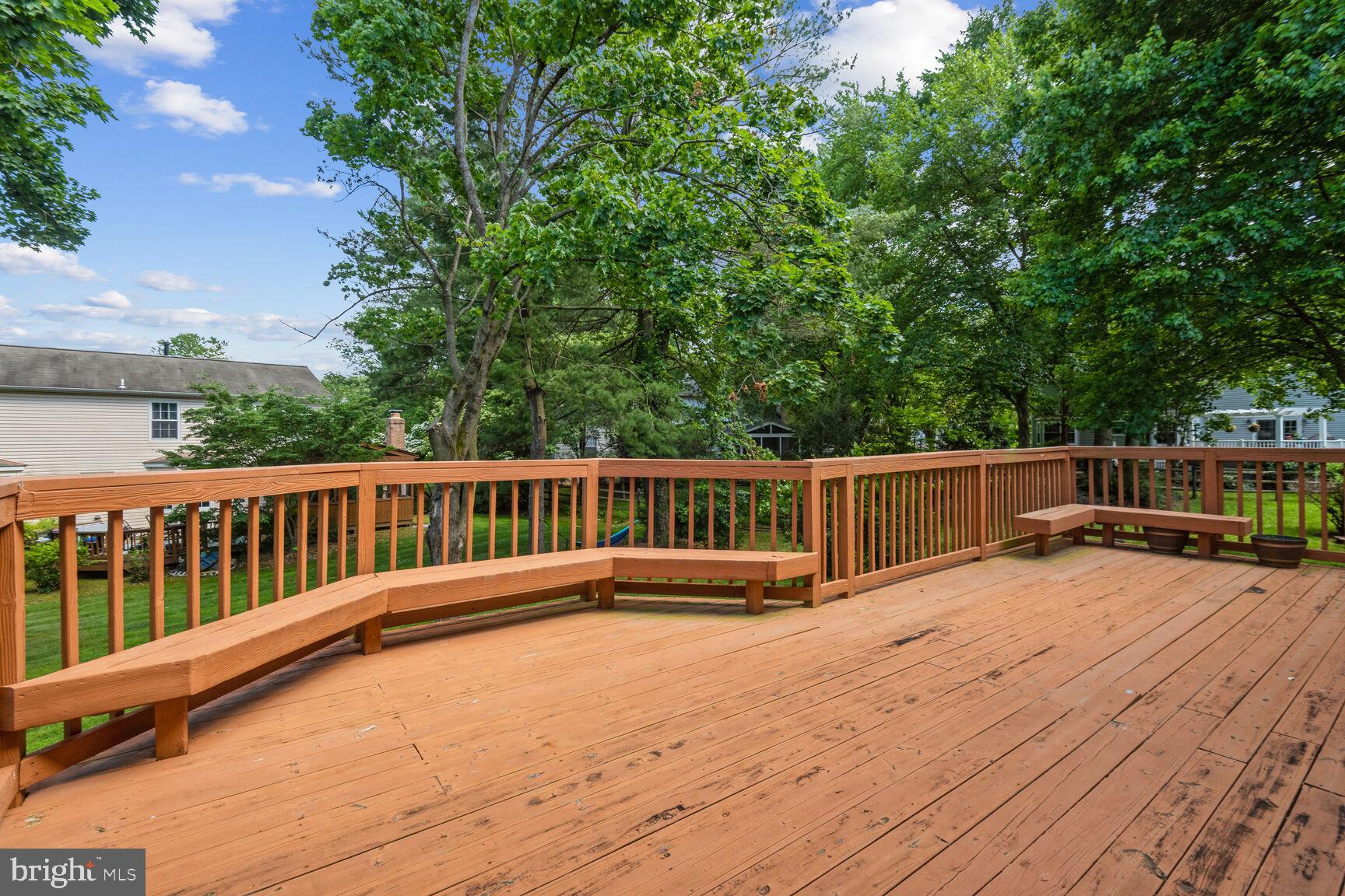 DERWOOD STATION - Residential