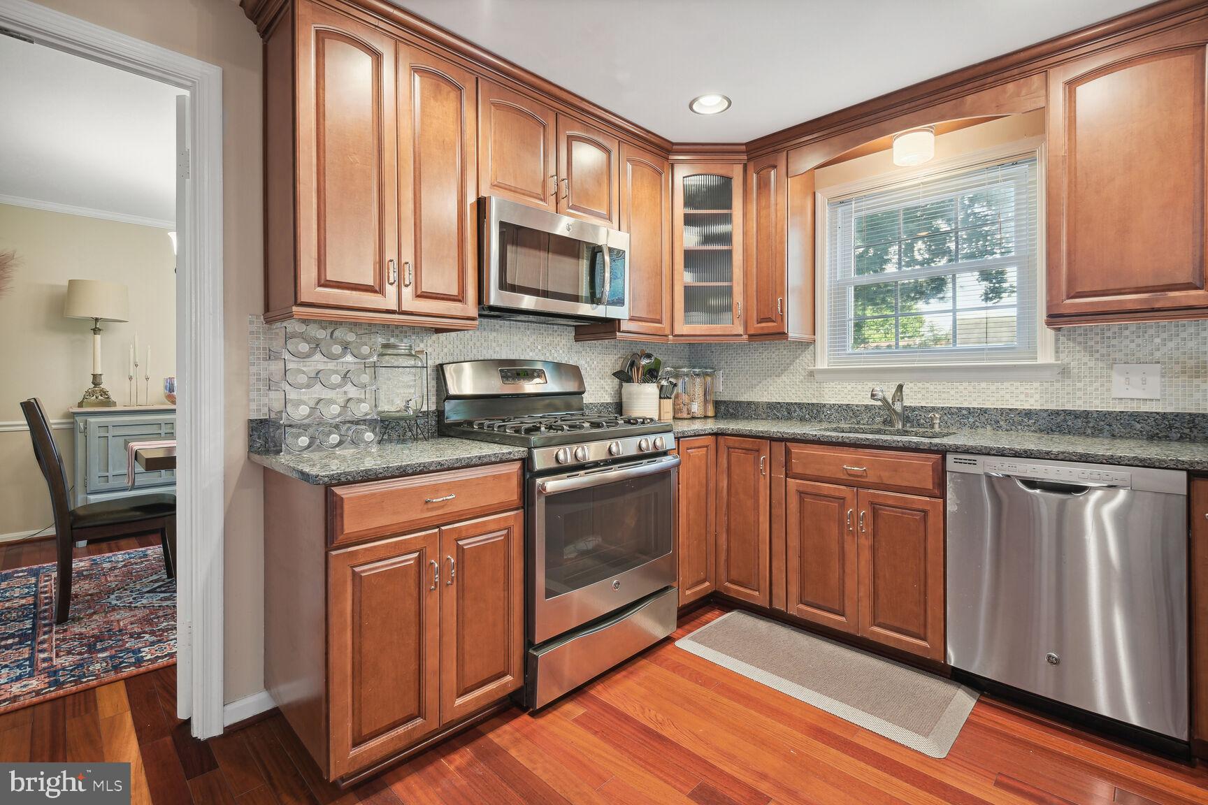 DERWOOD STATION - Residential