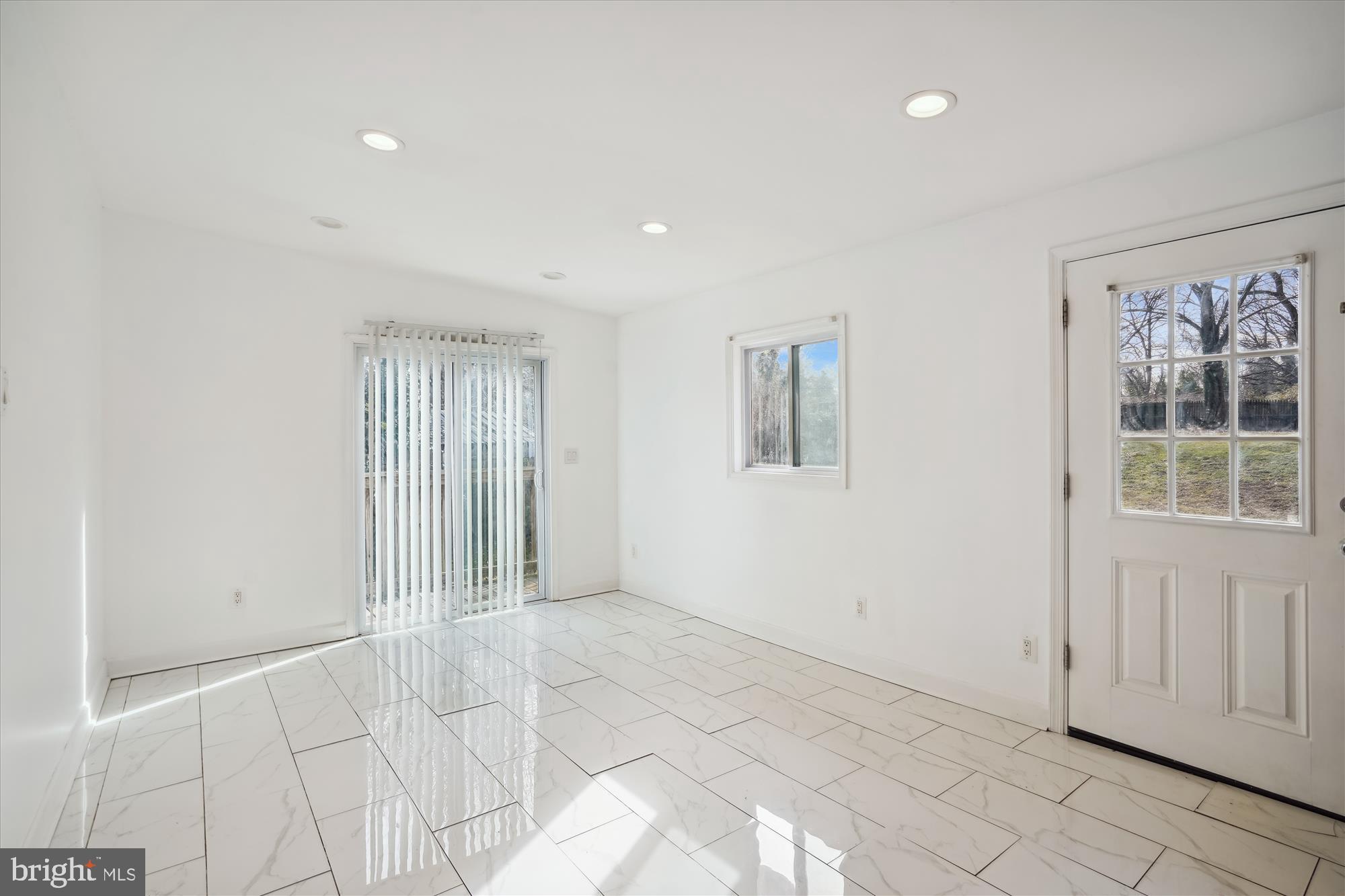 FRIENDLY FARMS - Residential