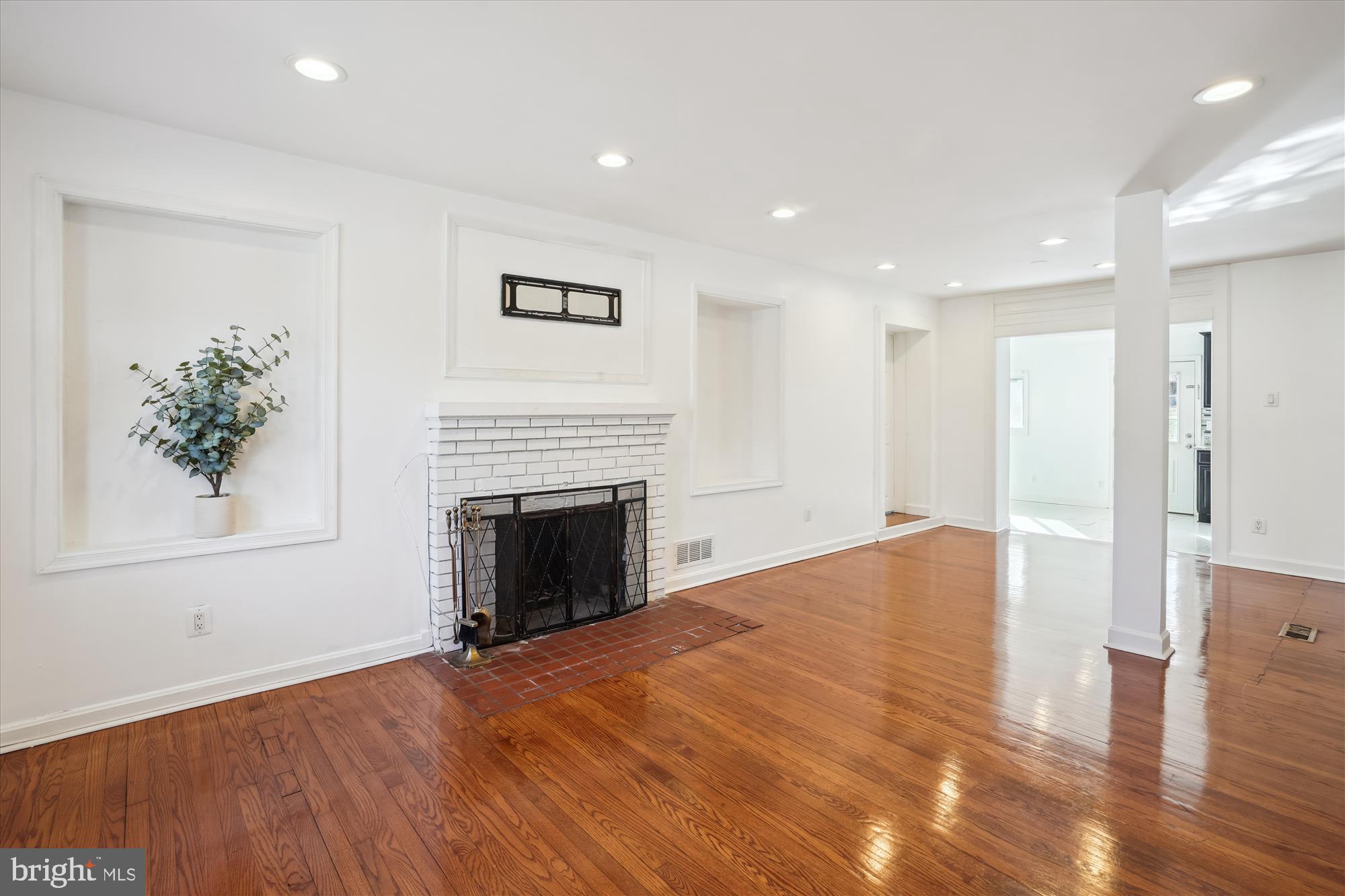 FRIENDLY FARMS - Residential