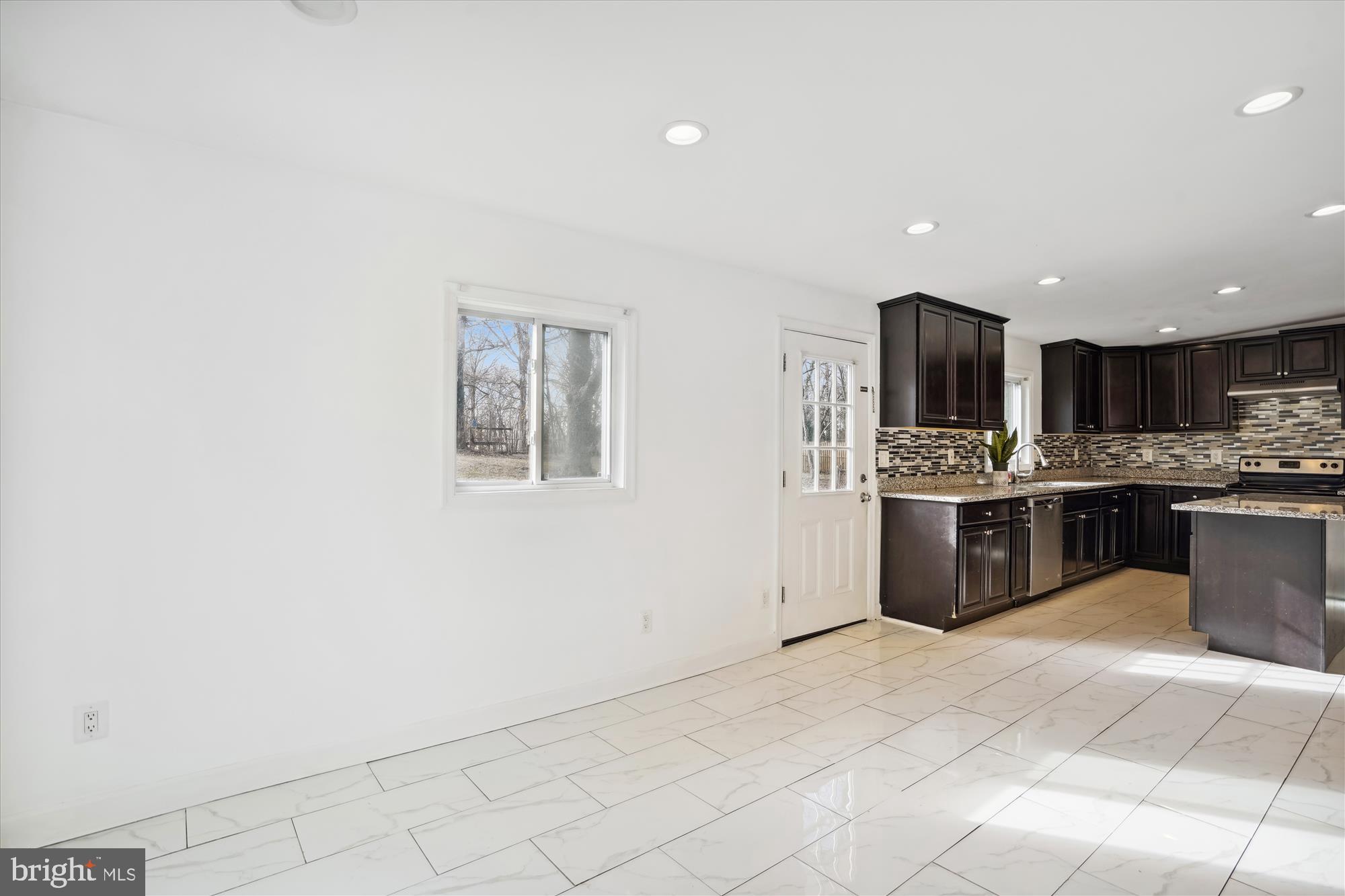 FRIENDLY FARMS - Residential