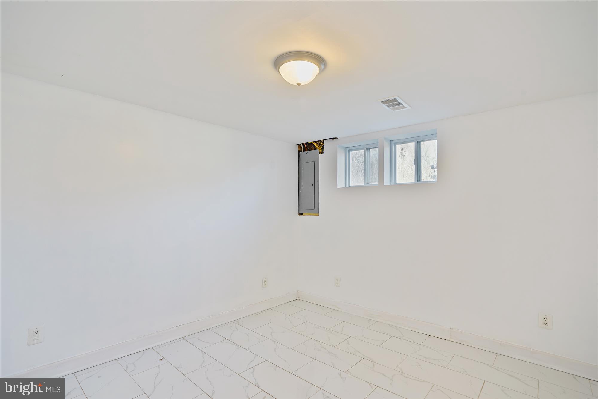 FRIENDLY FARMS - Residential