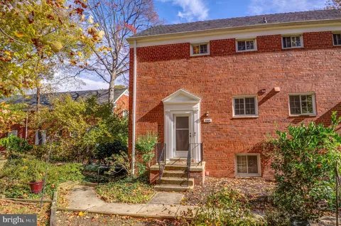 3508 Valley Drive, Alexandria, VA MLS: VAAX2051038