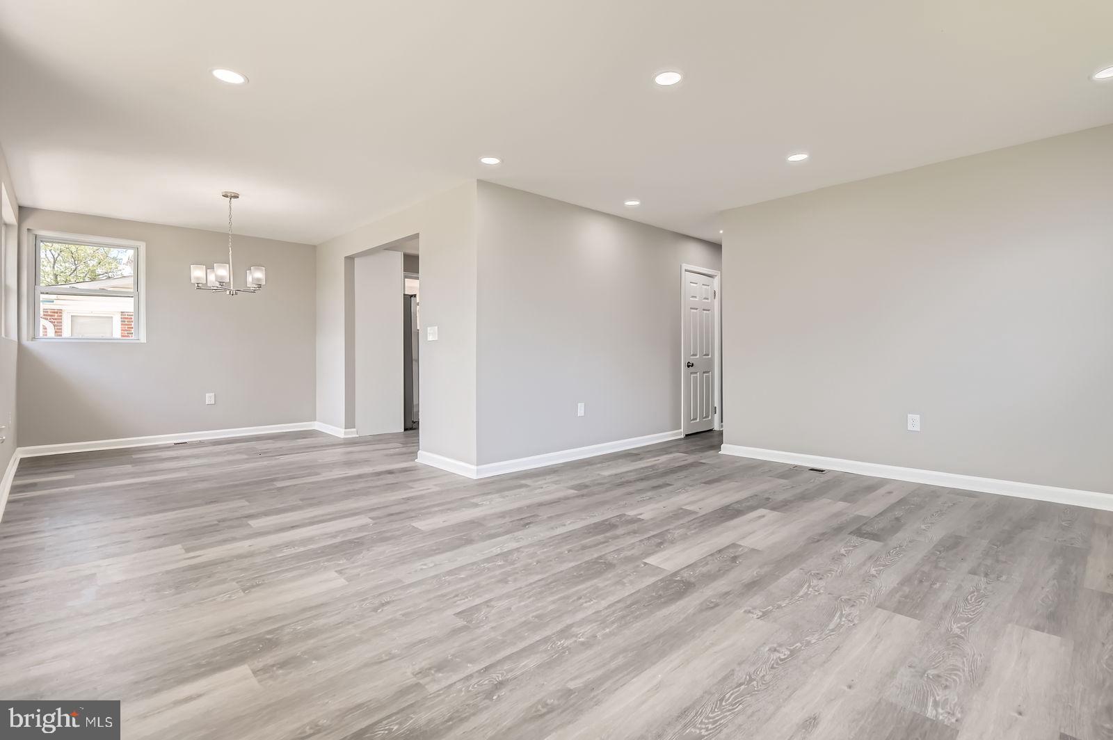 LESLIE MANOR - Residential